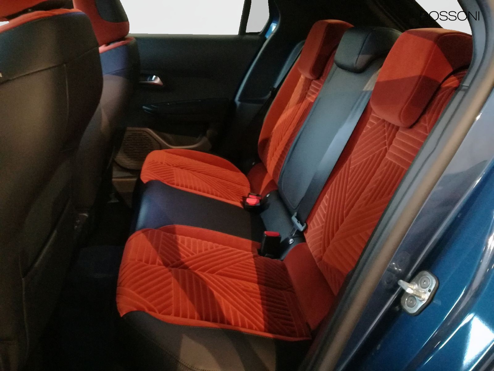 12 - Lancia Ypsilon 51kwh lx