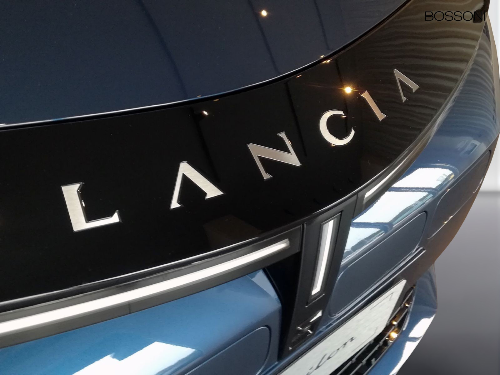 26 - Lancia Ypsilon 51kwh lx