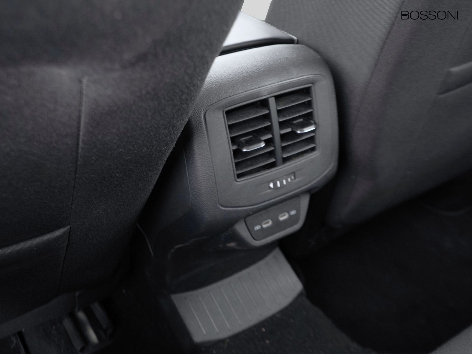 27 - Volkswagen T-Roc 2.0 tdi scr 150cv style dsg