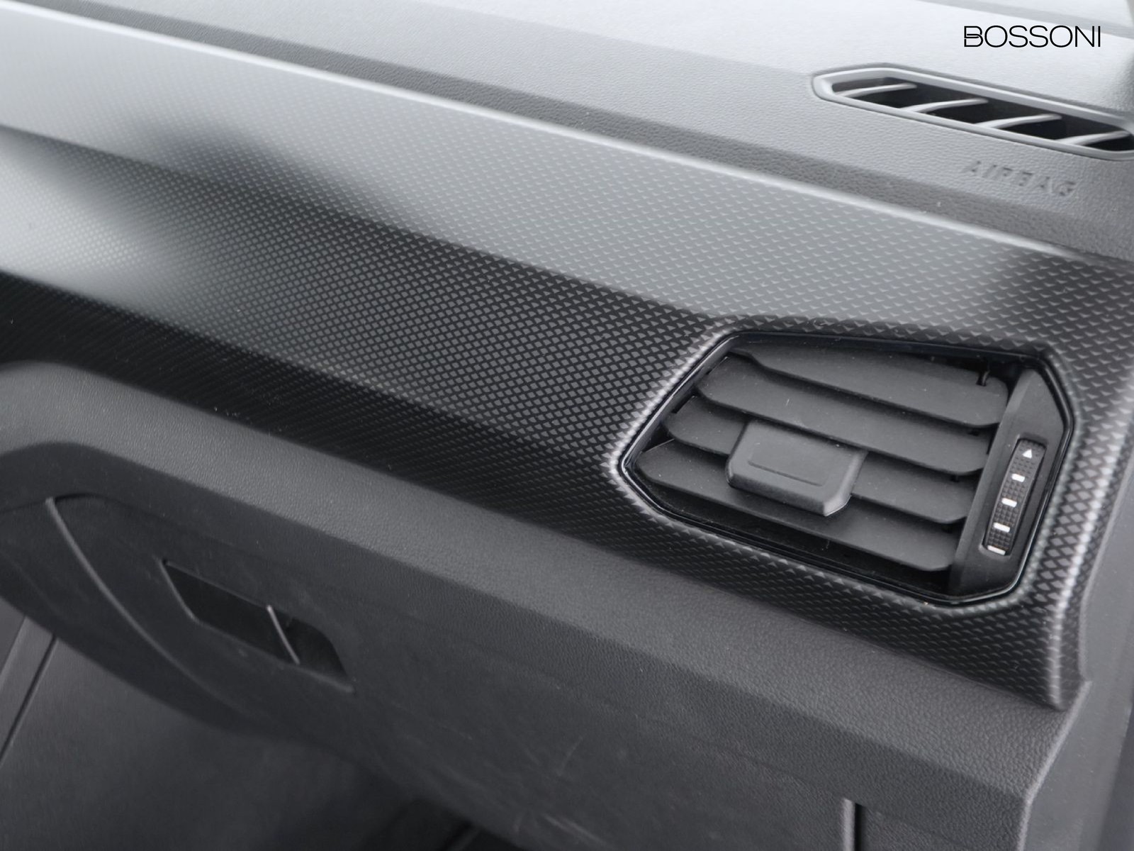 18 - Volkswagen T-Cross 1.0 tsi 95cv style