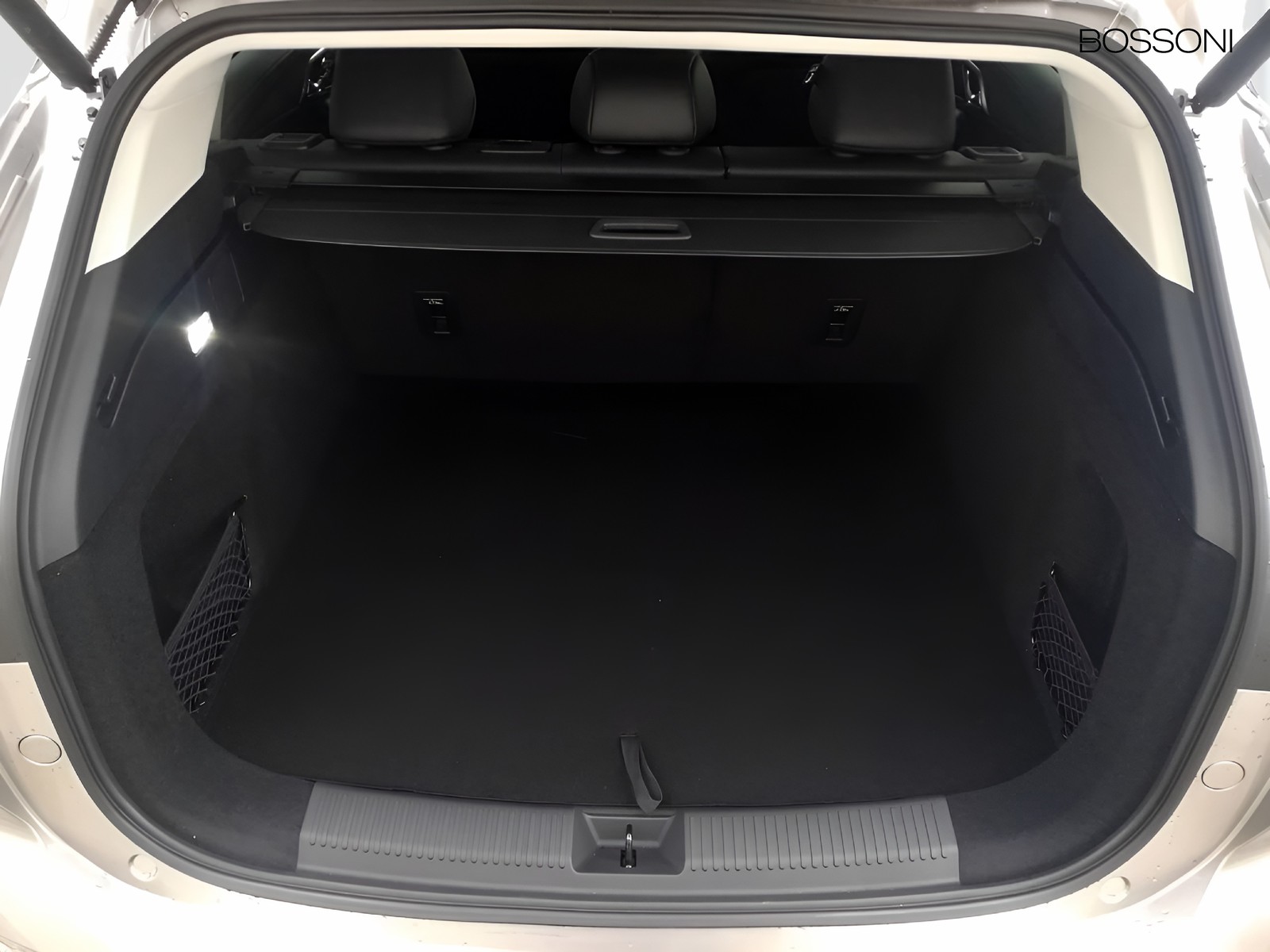 18 - Mg HS 1.5 phev luxury auto