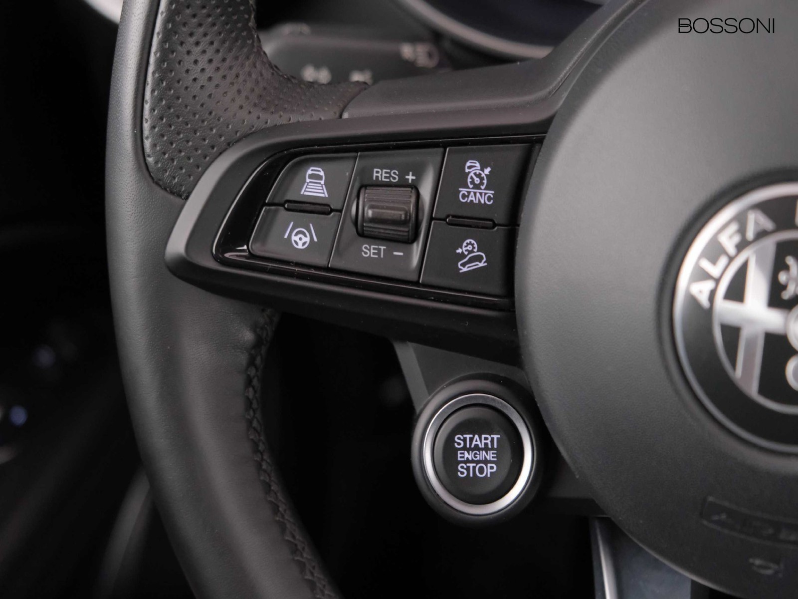 23 - Alfa Romeo Stelvio 2.2 turbo 210cv ti q4 at8