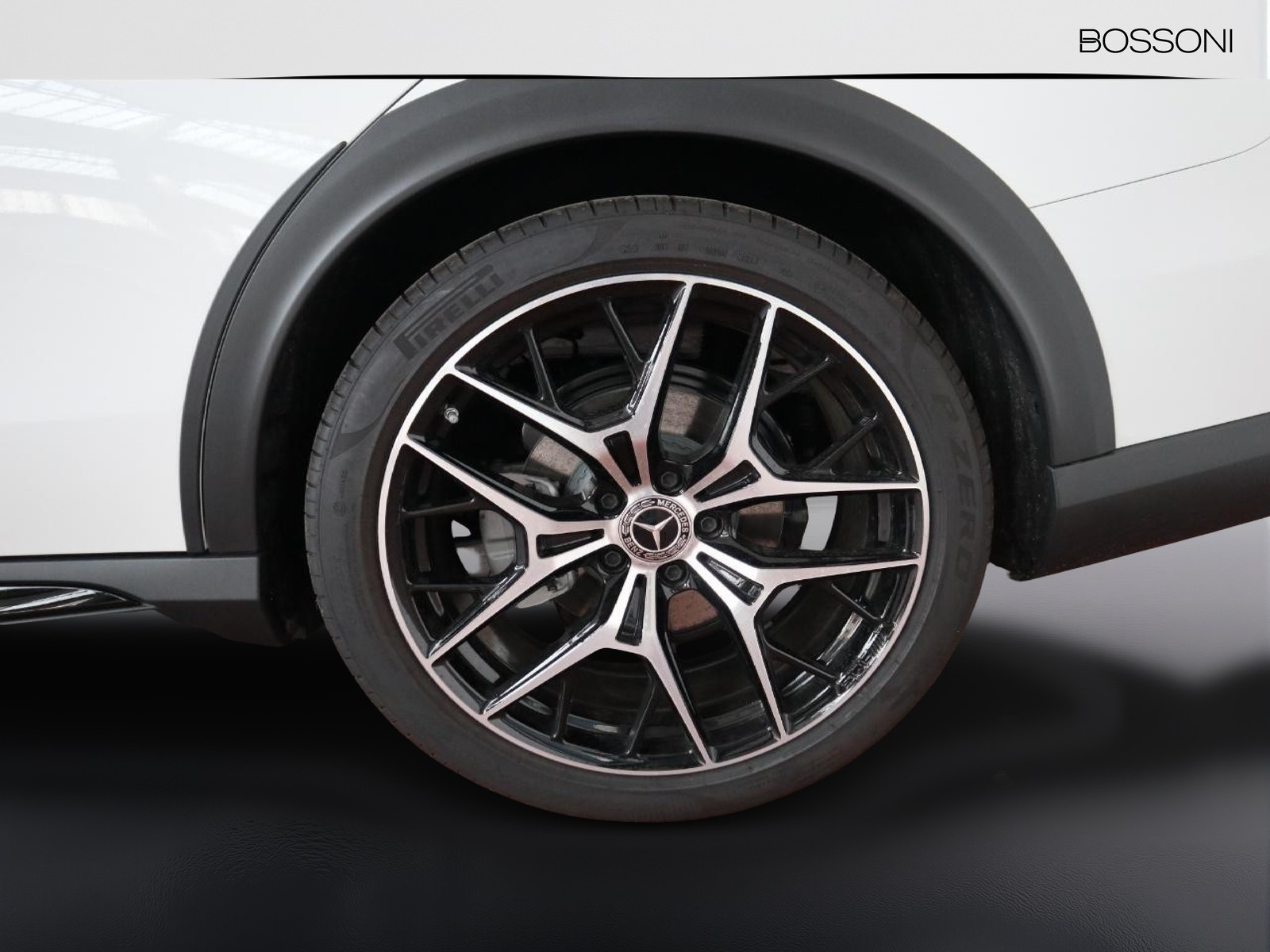 4 - Mercedes Classe E station wagon all-terrain 220 d premium 4matic 9g-tronic