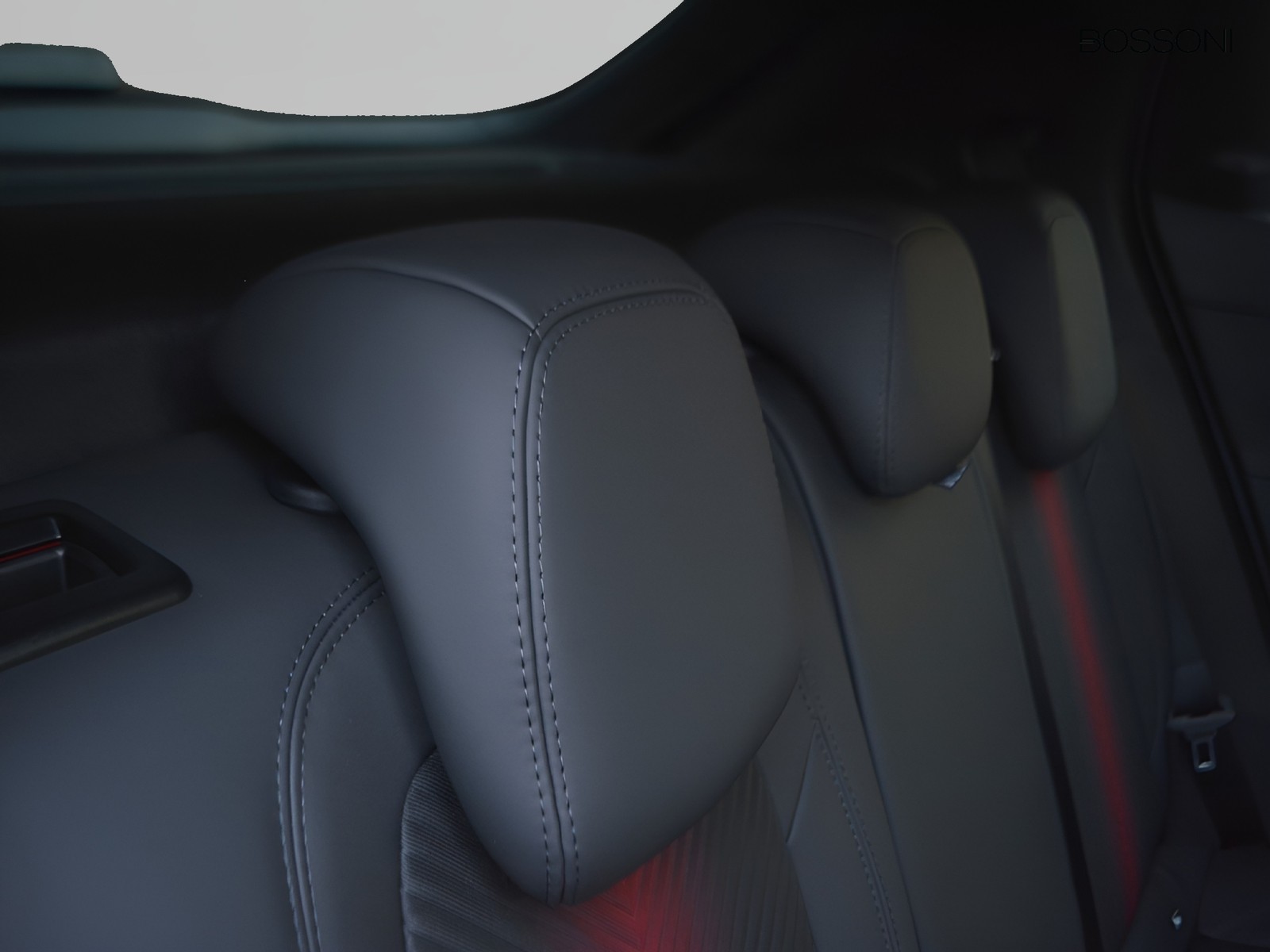6 - Alfa Romeo Junior 1.2 hybrid 145cv ibrida q4 edct6