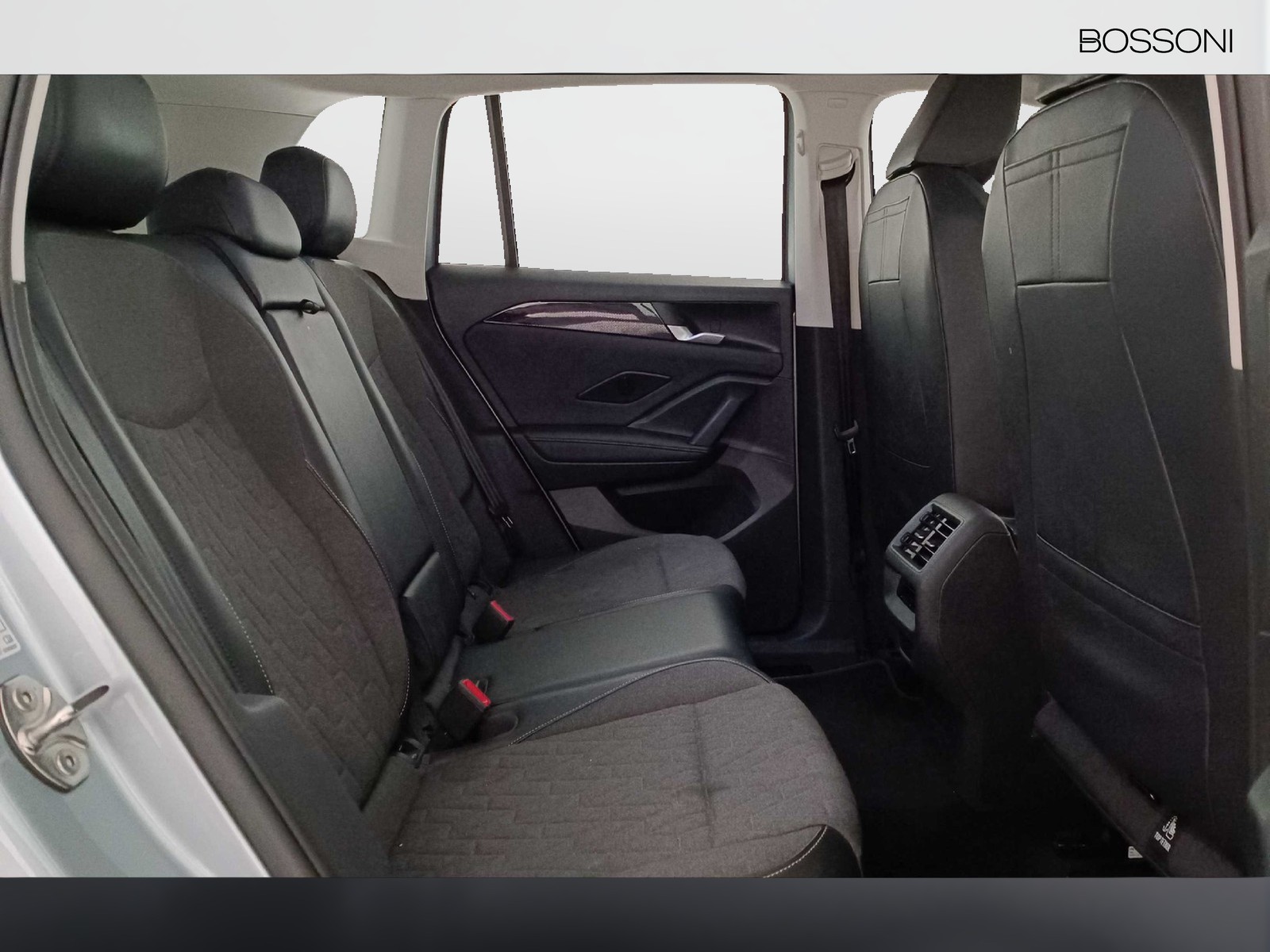 9 - Volkswagen Tiguan 2.0 tdi scr 150cv life dsg