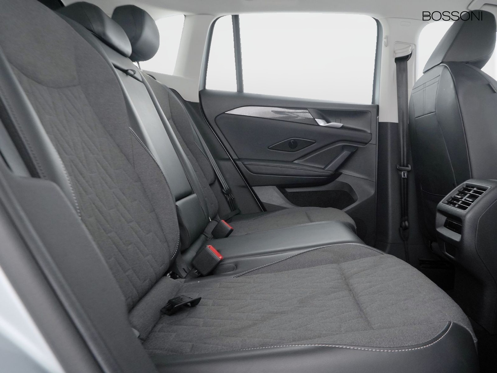 9 - Volkswagen Tiguan 2.0 tdi scr 150cv life dsg