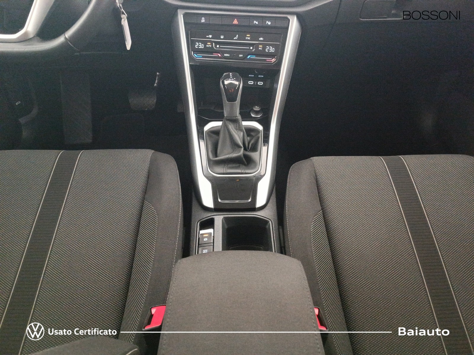 14 - Volkswagen T-Roc 1.5 tsi act life dsg