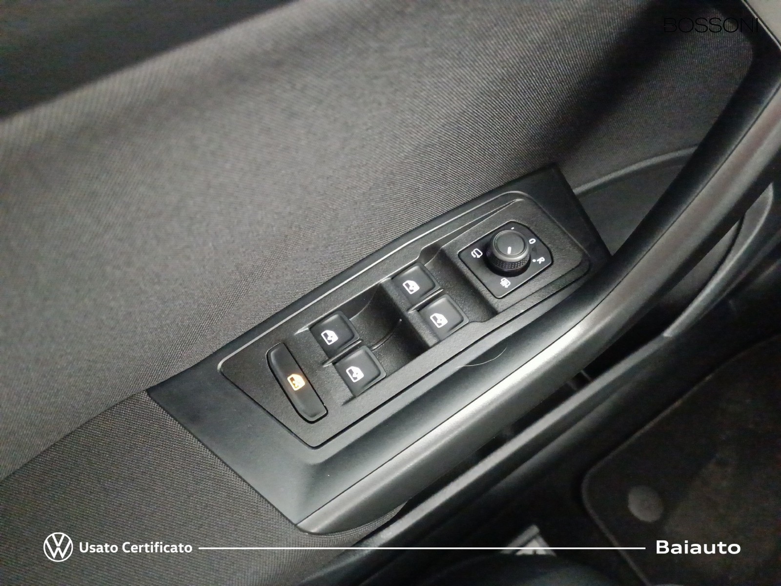 18 - Volkswagen T-Roc 1.5 tsi act life dsg