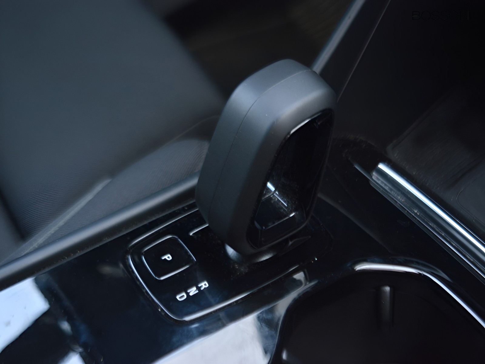 12 - Volvo XC40 single motor plus rwd edt