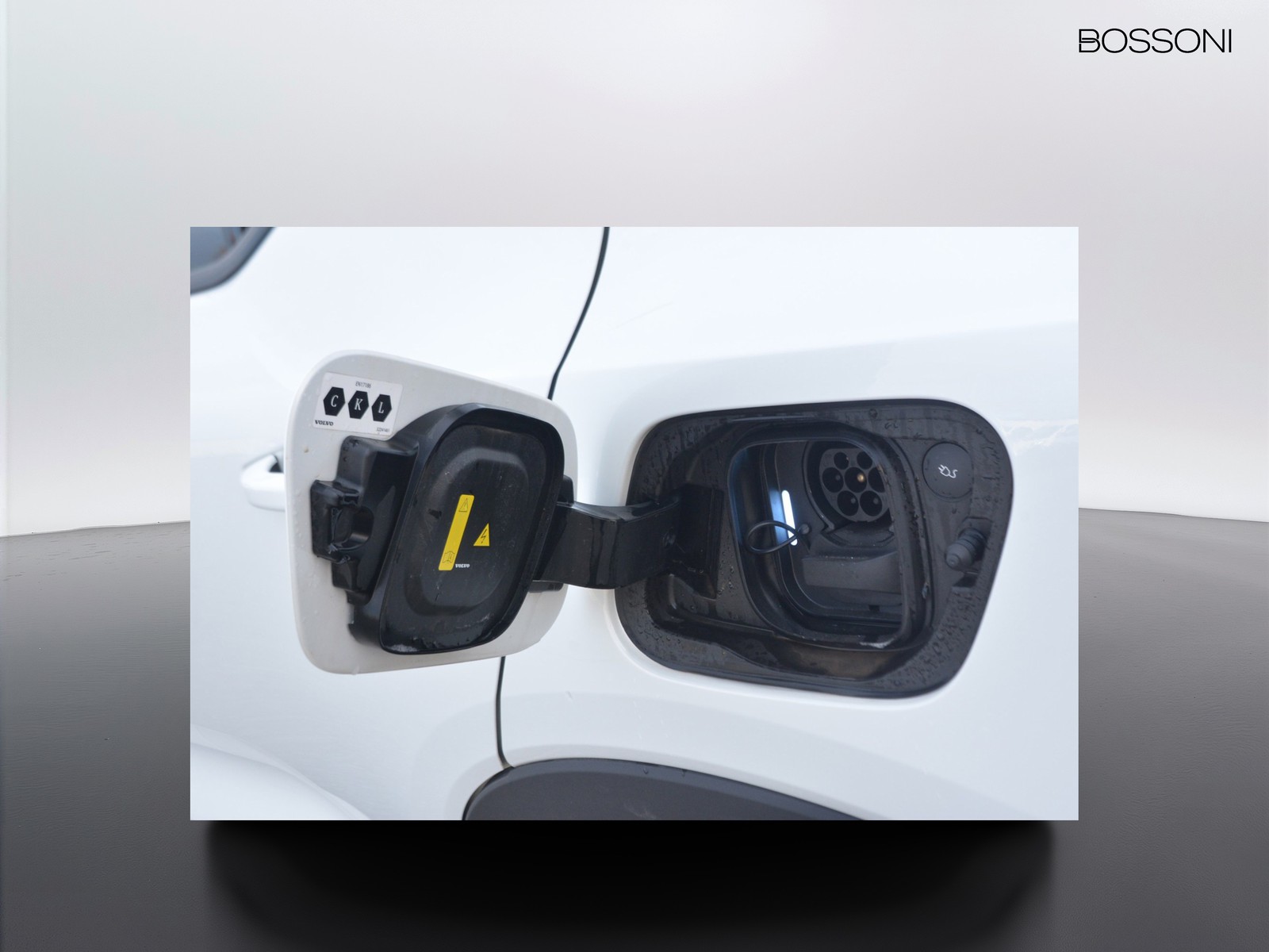 14 - Volvo XC40 single motor plus rwd edt