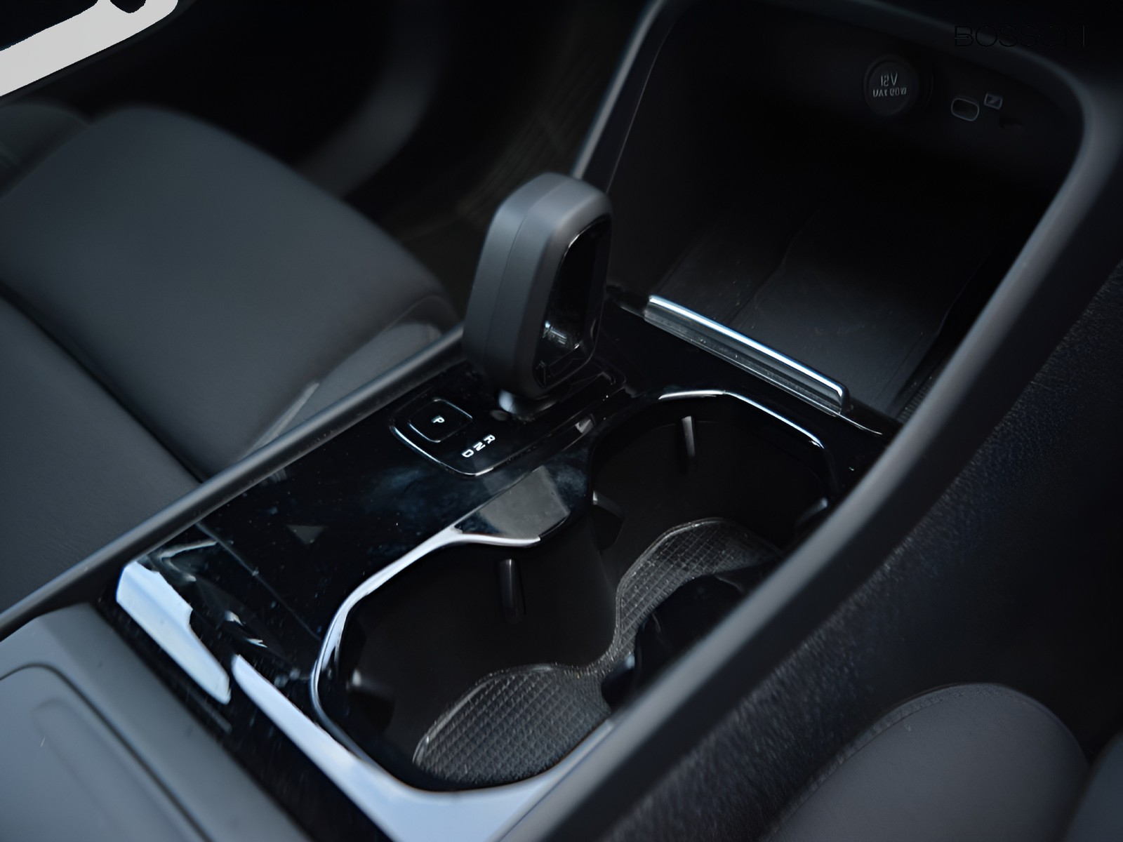 18 - Volvo XC40 single motor plus rwd edt