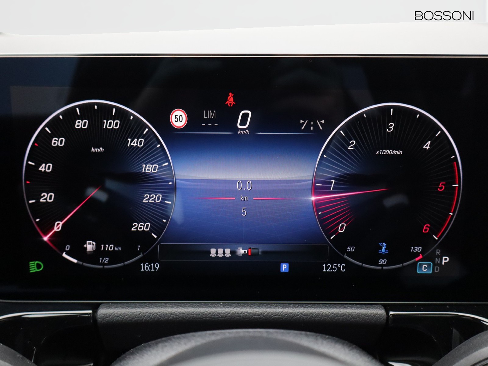 9 - Mercedes GLA 200 d amg line premium 4matic 8g-dct