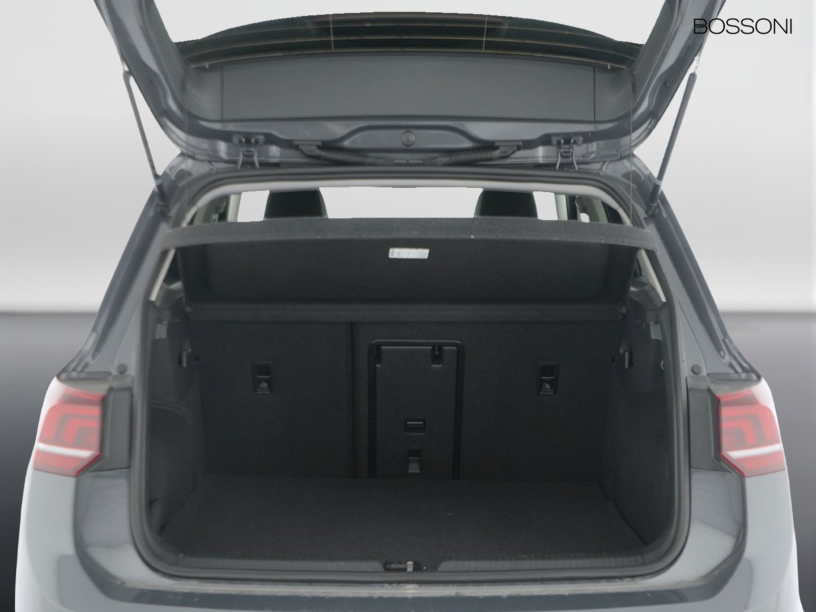 10 - Volkswagen Golf 1.5 tsi ehybrid 204cv edition plus dsg