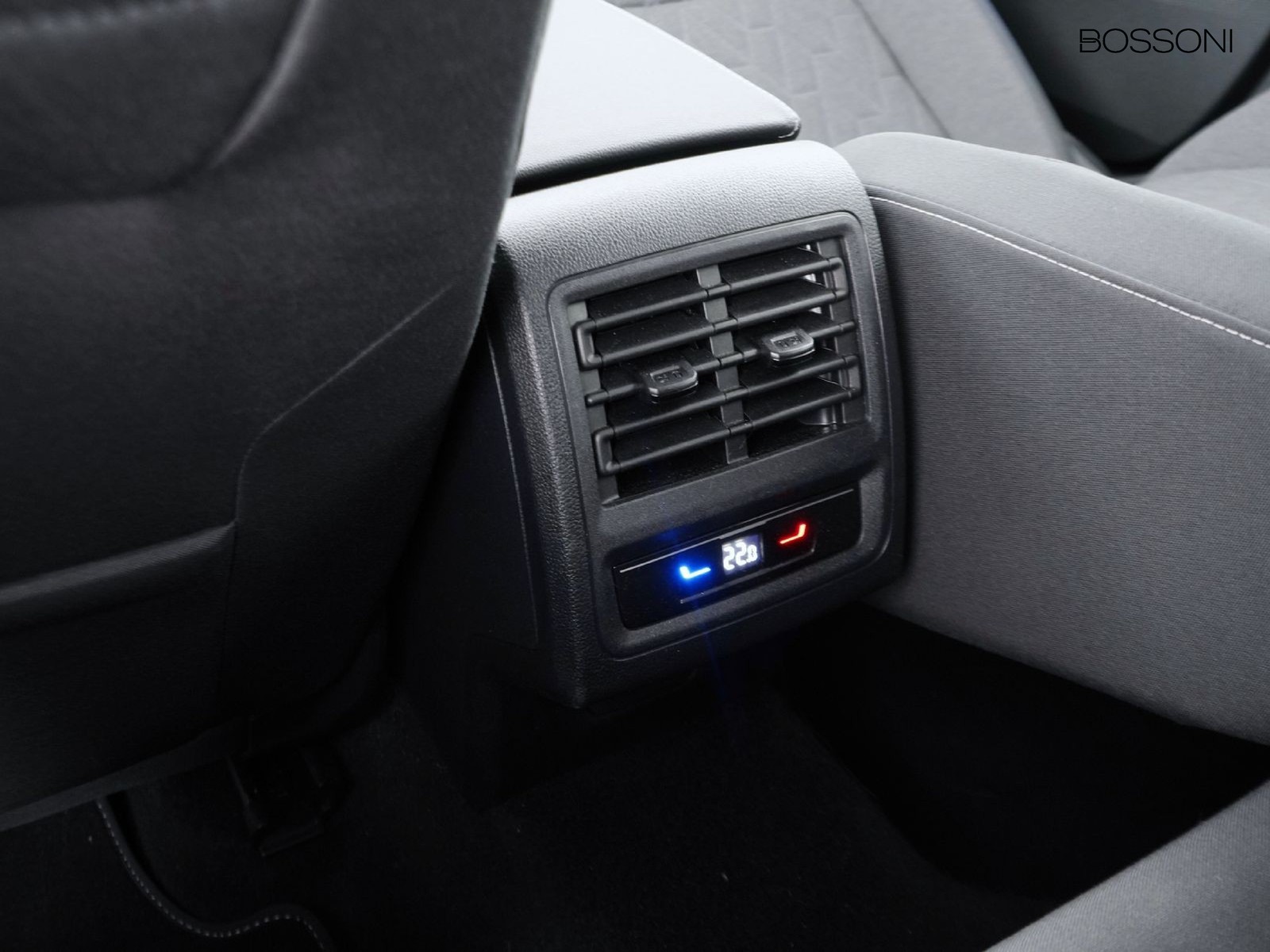 27 - Volkswagen Golf 1.5 tsi ehybrid 204cv edition plus dsg