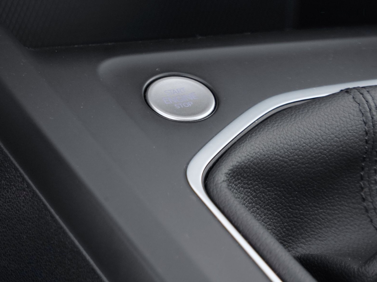 23 - Volkswagen Golf 2.0 tdi scr 115cv life