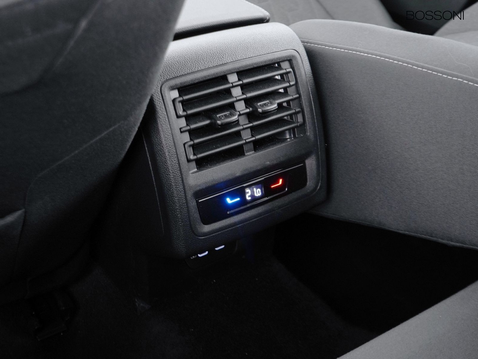 27 - Volkswagen Golf 2.0 tdi scr 115cv life