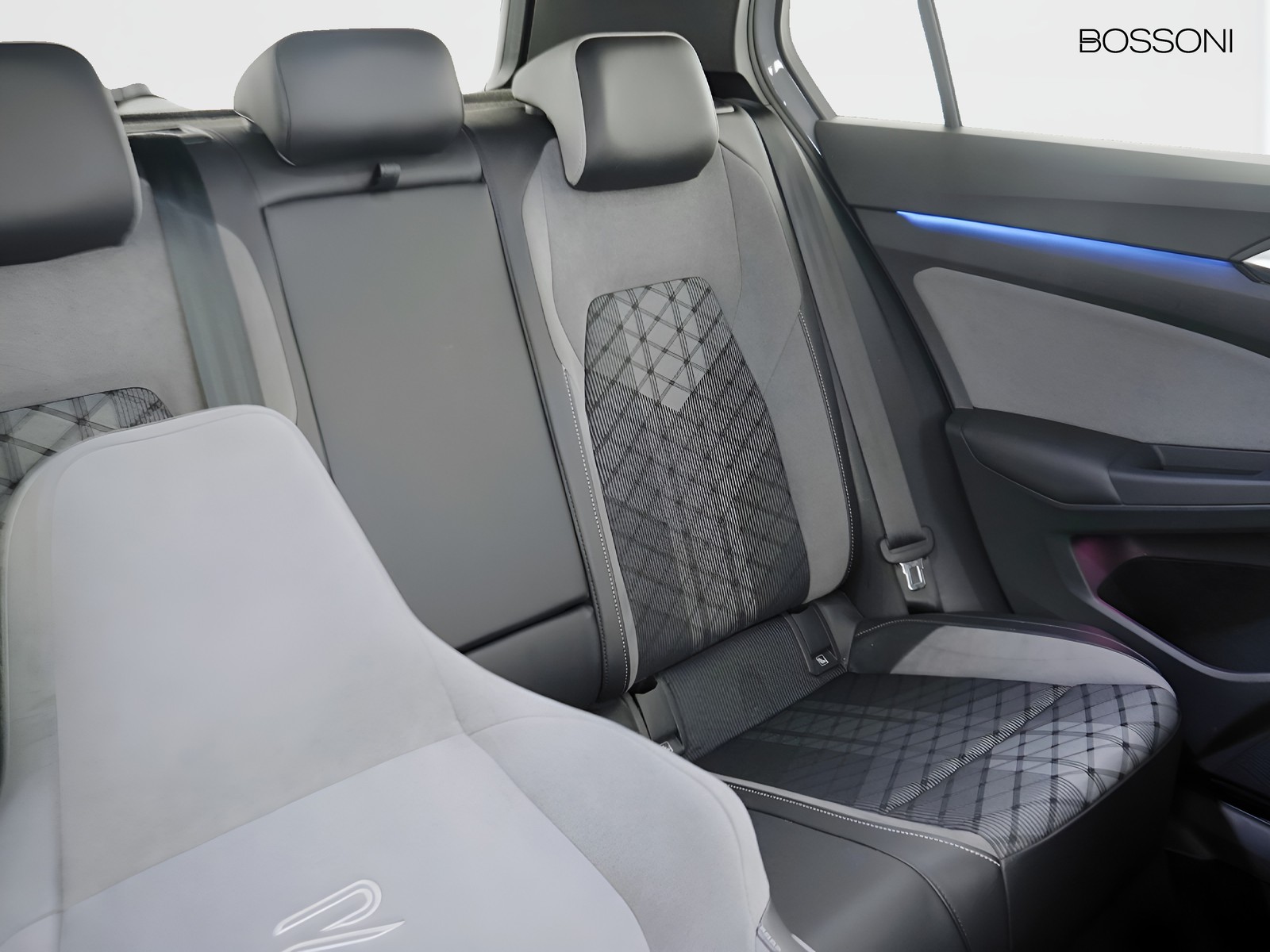 21 - Volkswagen Golf 1.5 tsi evo act 150cv r-line