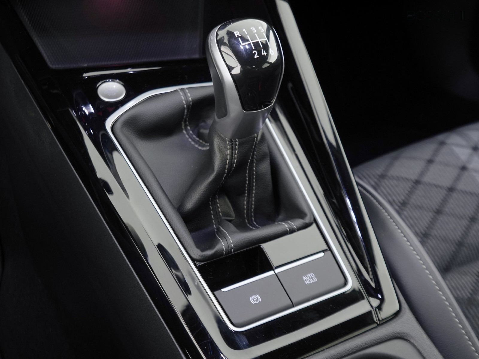 22 - Volkswagen Golf 1.5 tsi evo act 150cv r-line