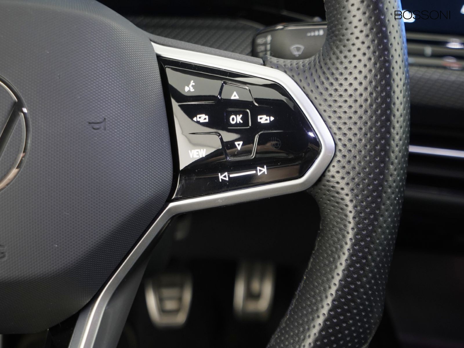 26 - Volkswagen Golf 1.5 tsi evo act 150cv r-line