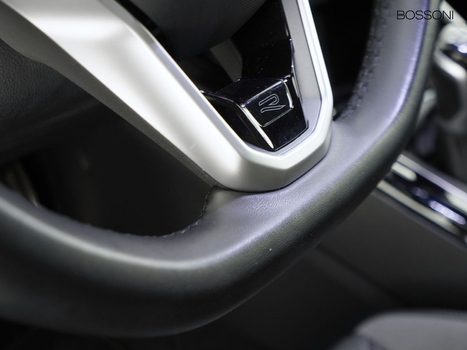 27 - Volkswagen Golf 1.5 tsi evo act 150cv r-line