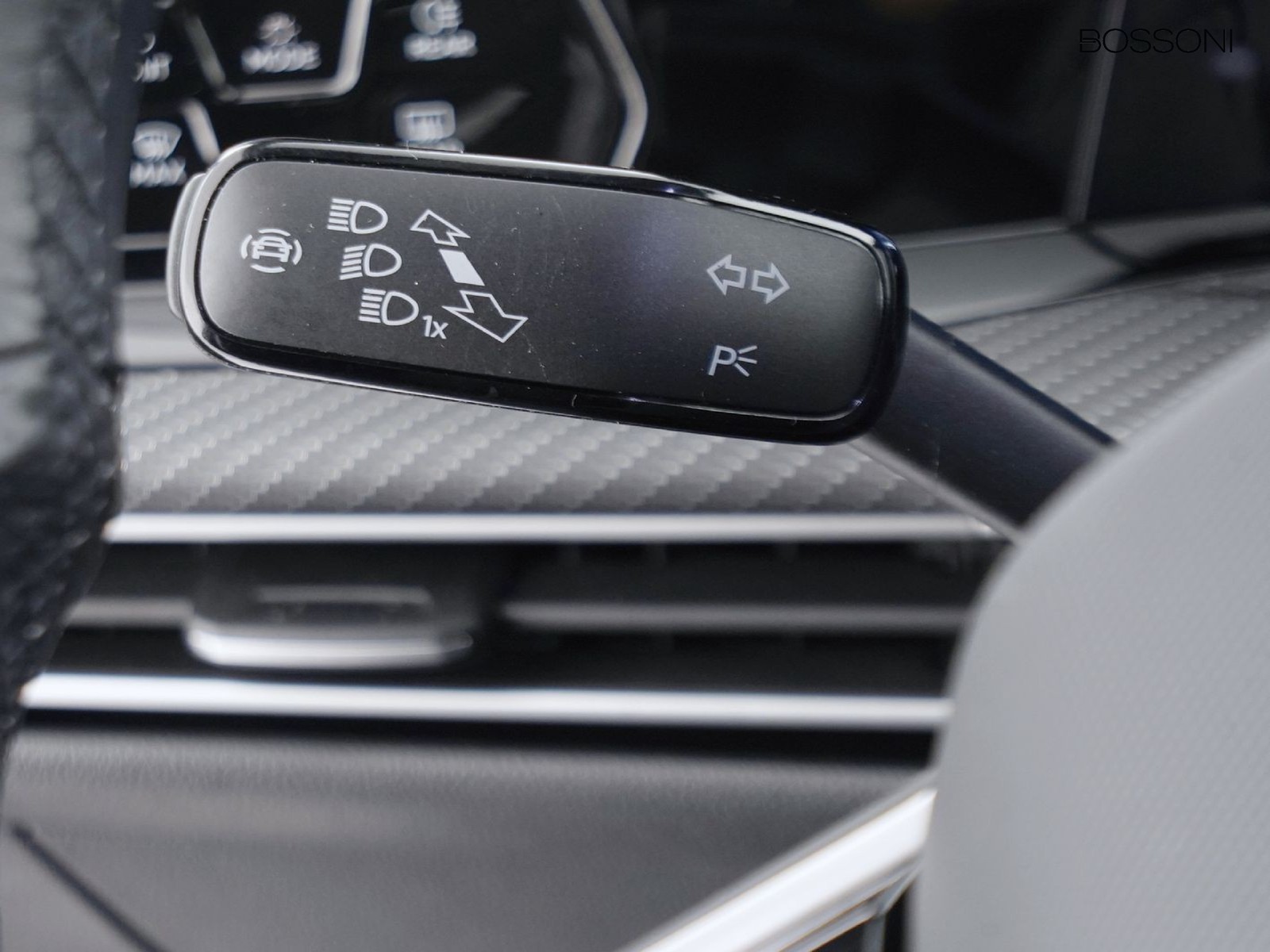 28 - Volkswagen Golf 1.5 tsi evo act 150cv r-line