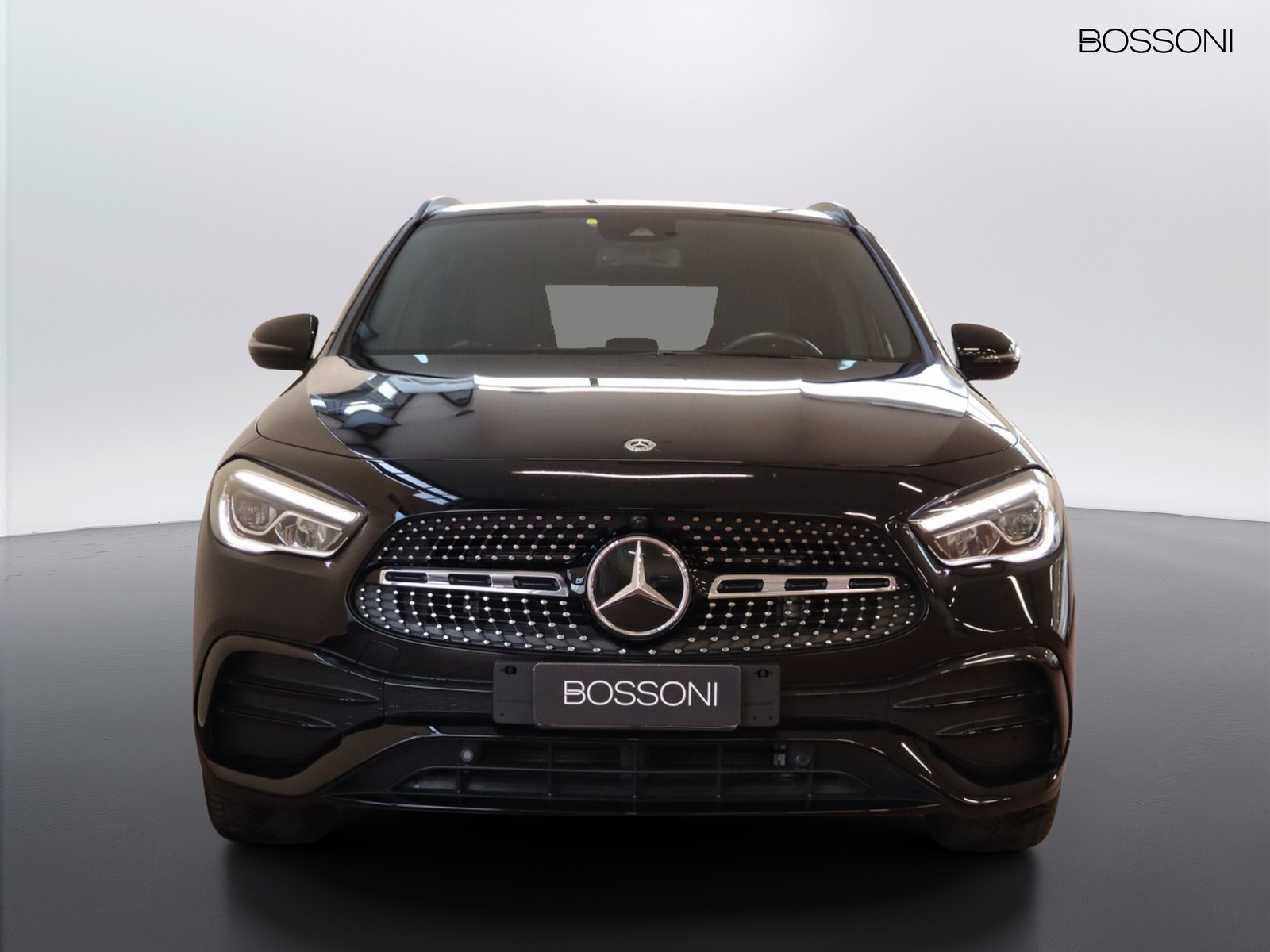 2 - Mercedes GLA 180 d premium 8g-dct