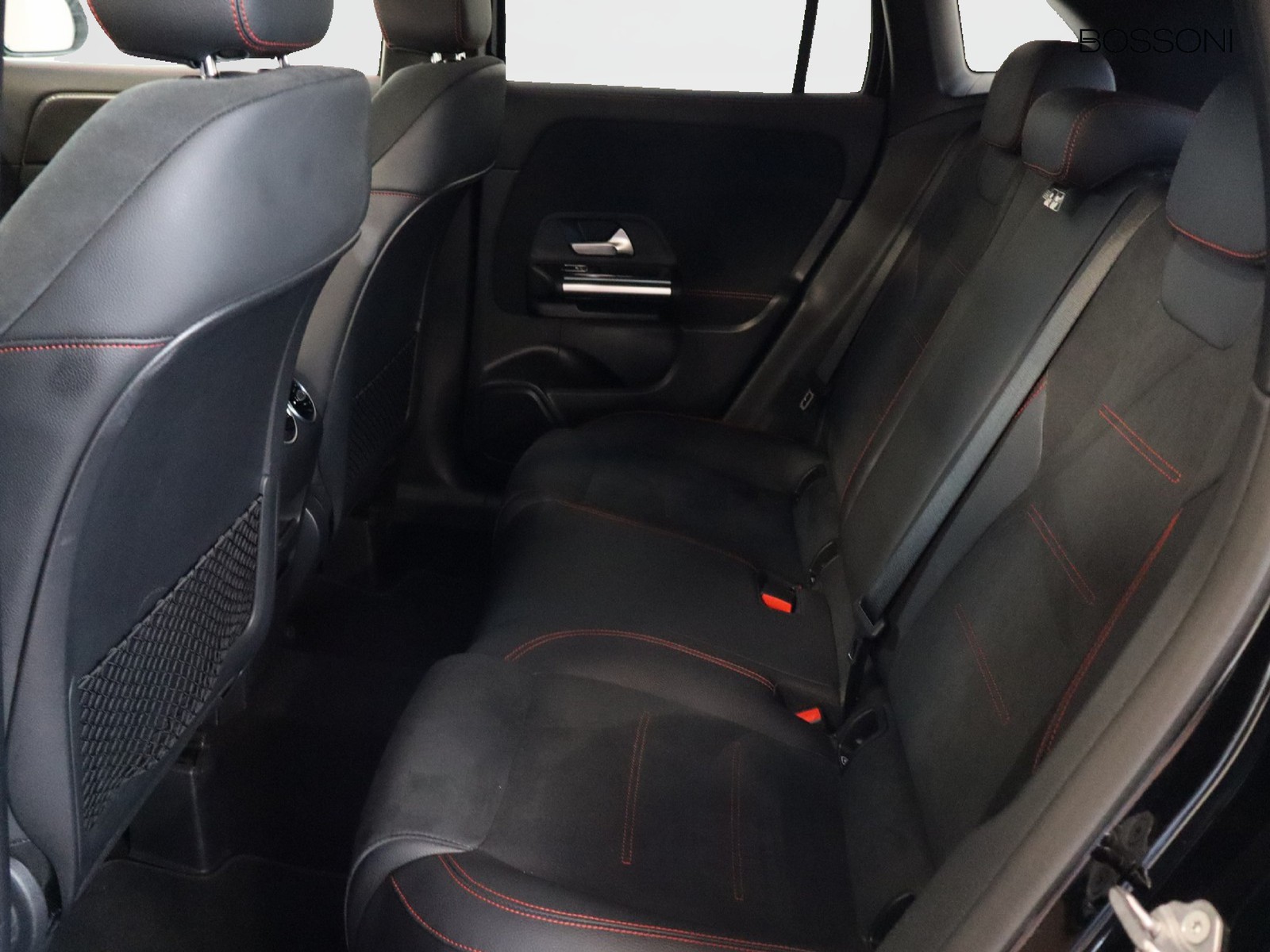 8 - Mercedes GLA 180 d premium 8g-dct