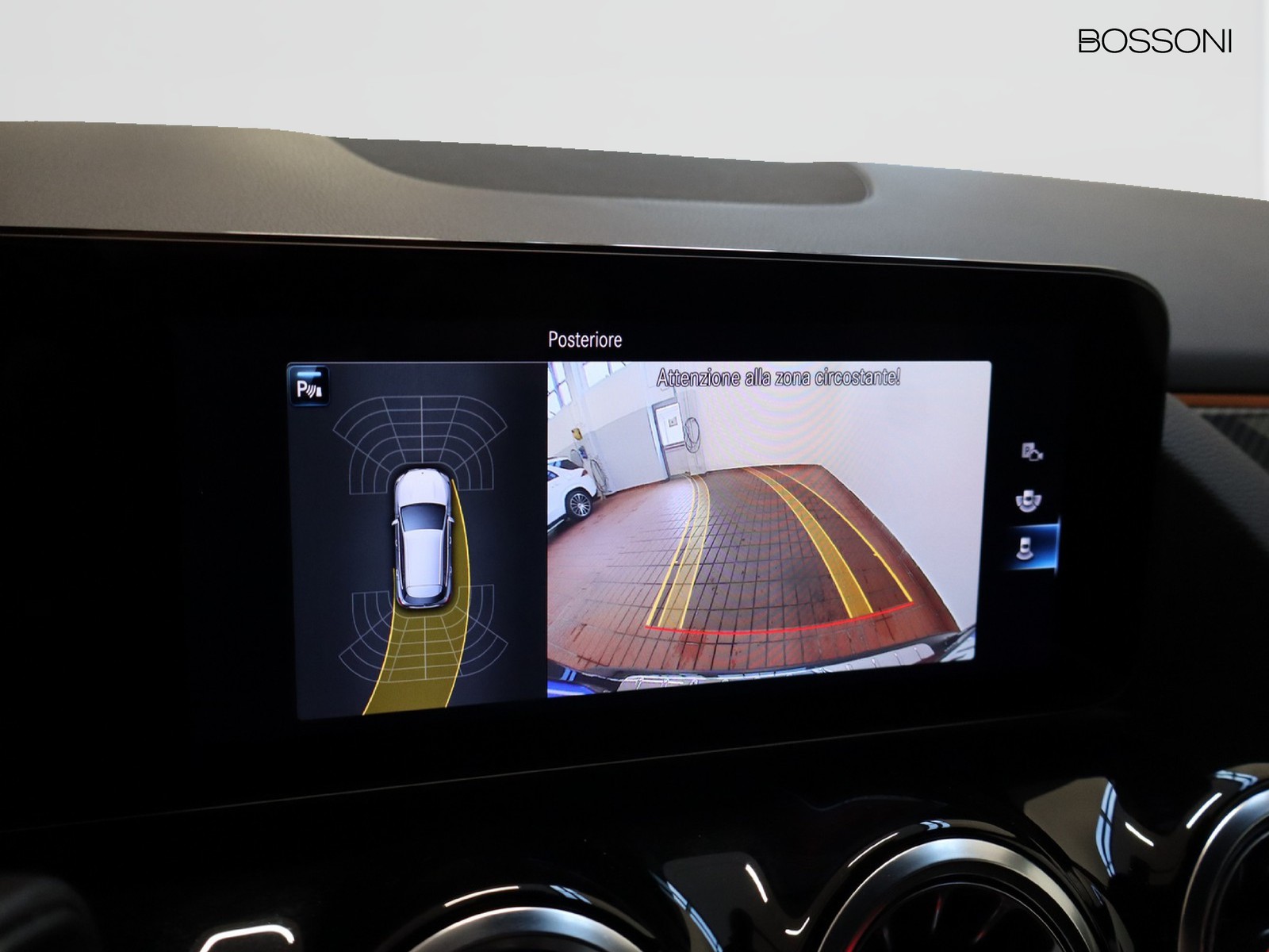 11 - Mercedes GLA 180 d premium 8g-dct