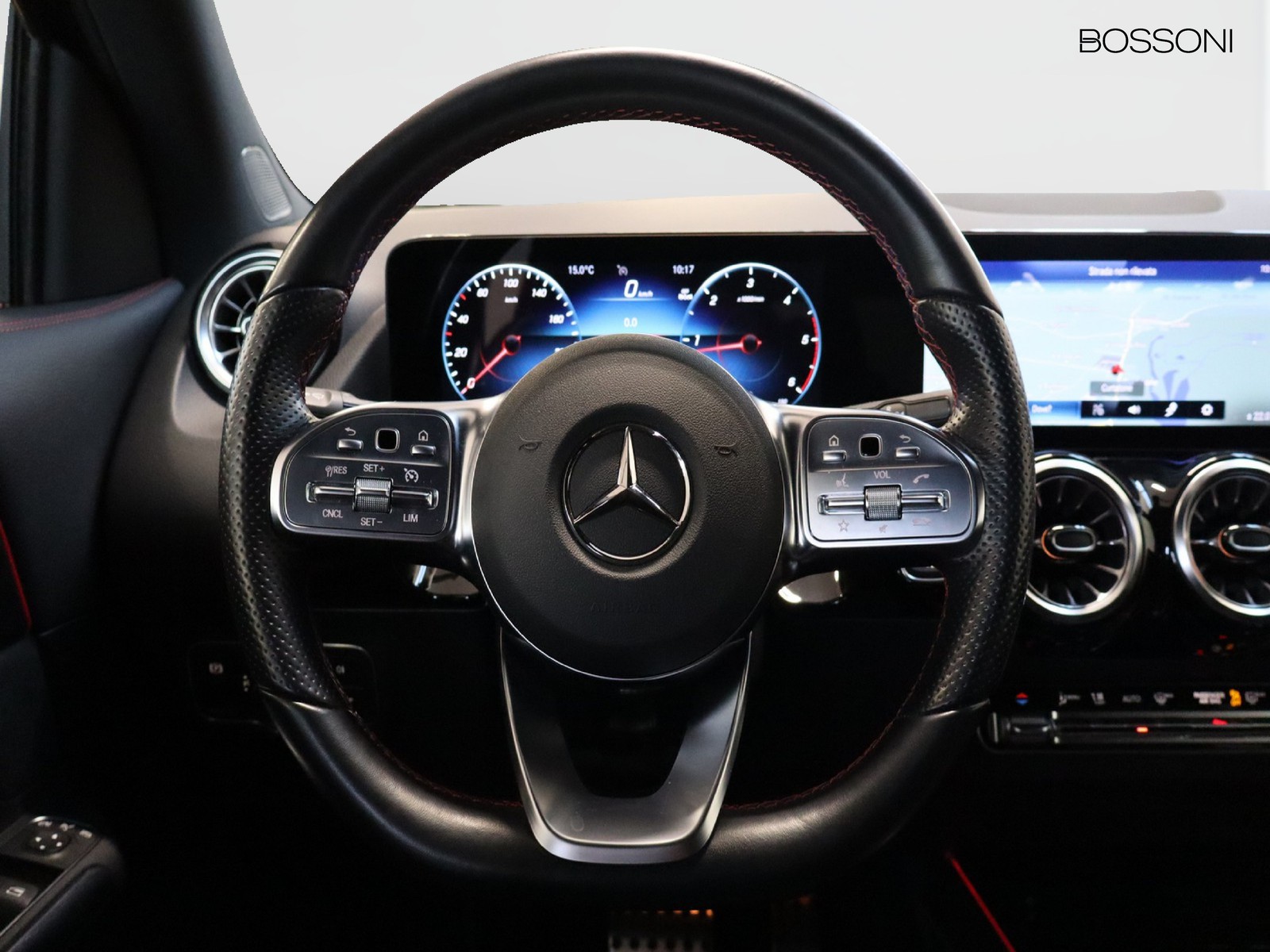 16 - Mercedes GLA 180 d premium 8g-dct