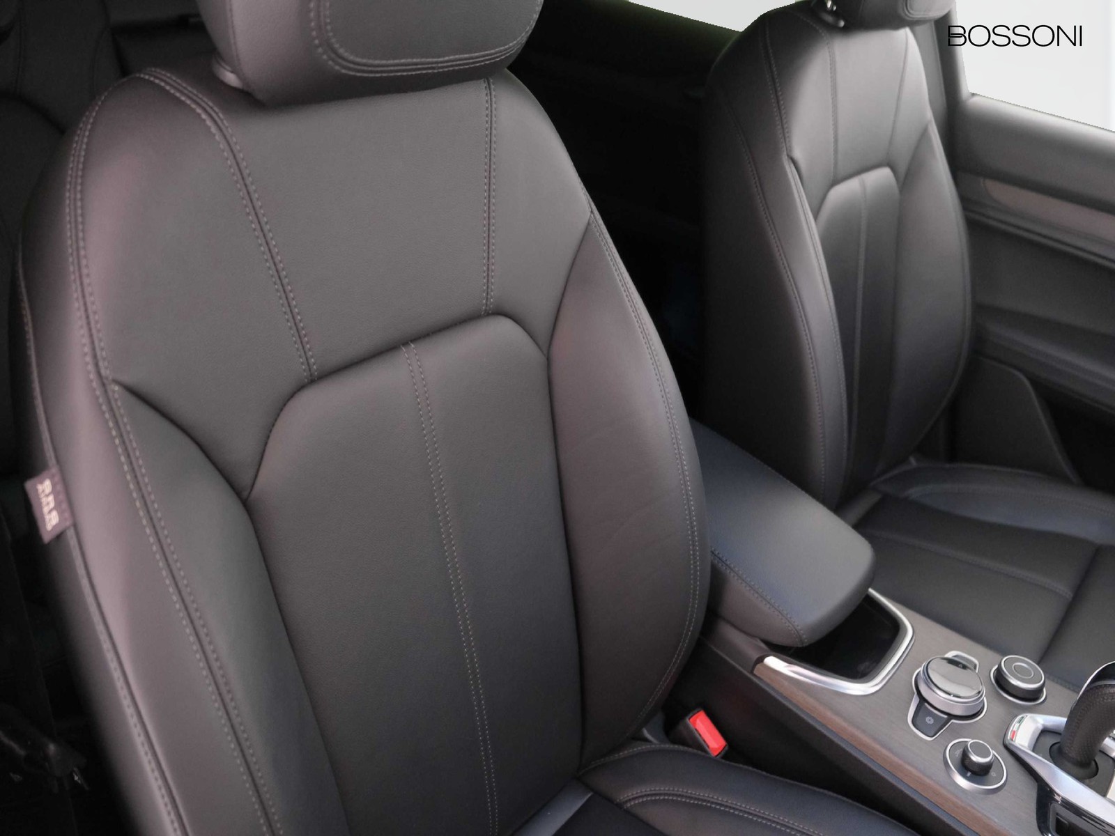 21 - Alfa Romeo Stelvio 2.2 turbo 210cv ti q4 at8