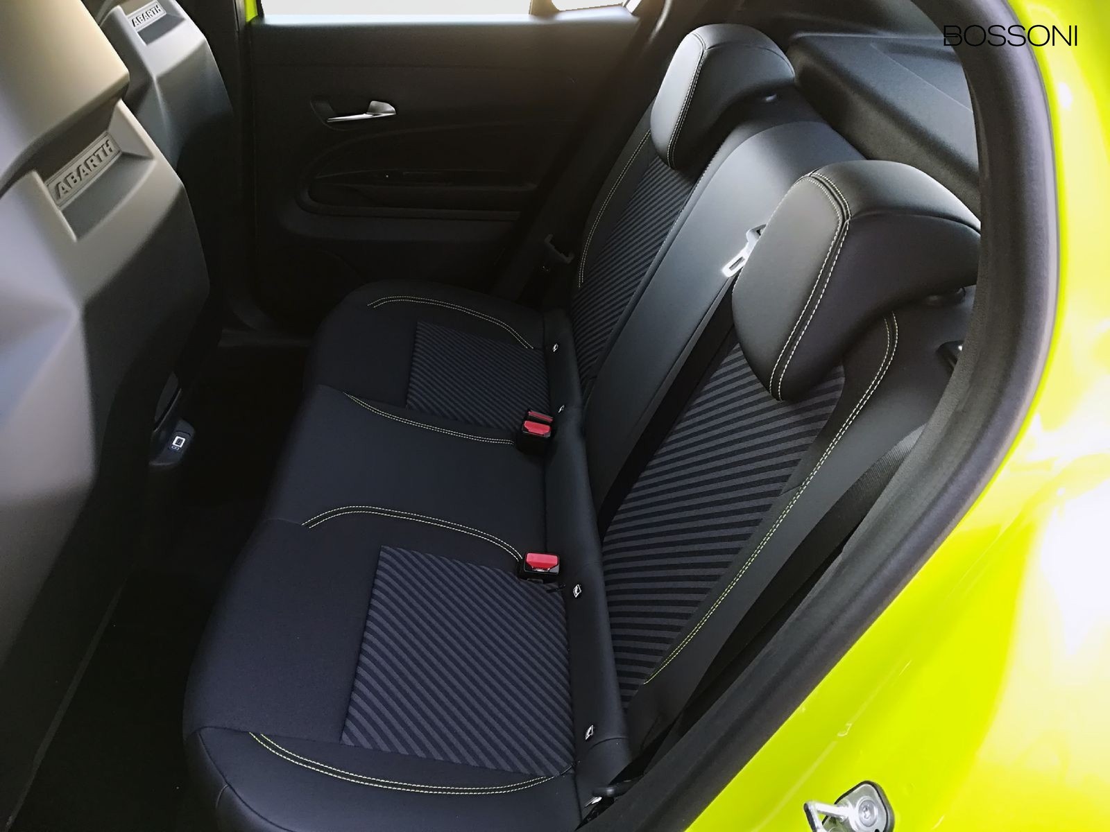 12 - Abarth 600e 54kwh turismo