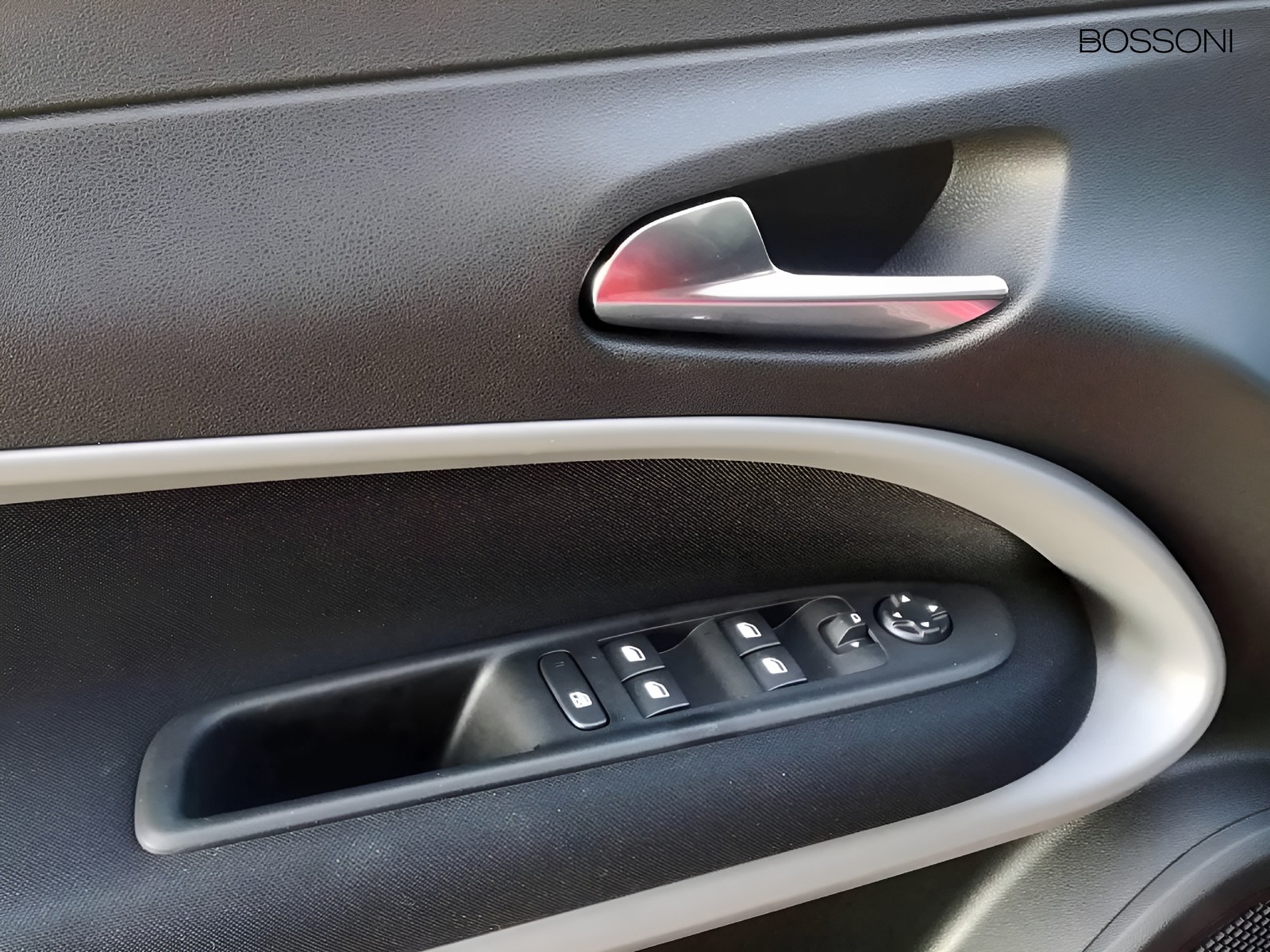 14 - Jeep Avenger 1.2 turbo 100cv longitude fwd