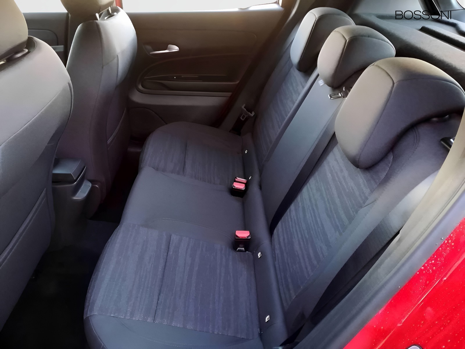 10 - Jeep Avenger 1.2 turbo 100cv longitude fwd