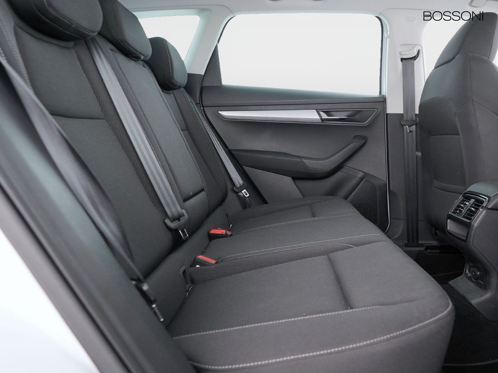 9 - Skoda Karoq 1.0 tsi act 115cv executive