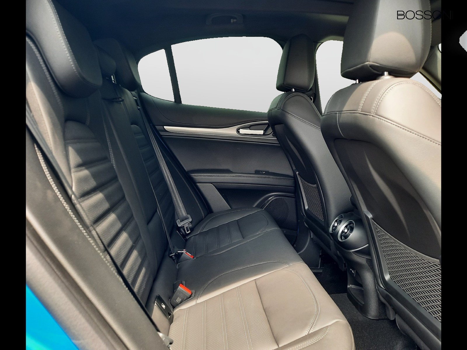 10 - Alfa Romeo Stelvio 2.2 turbo 210cv veloce q4 at8