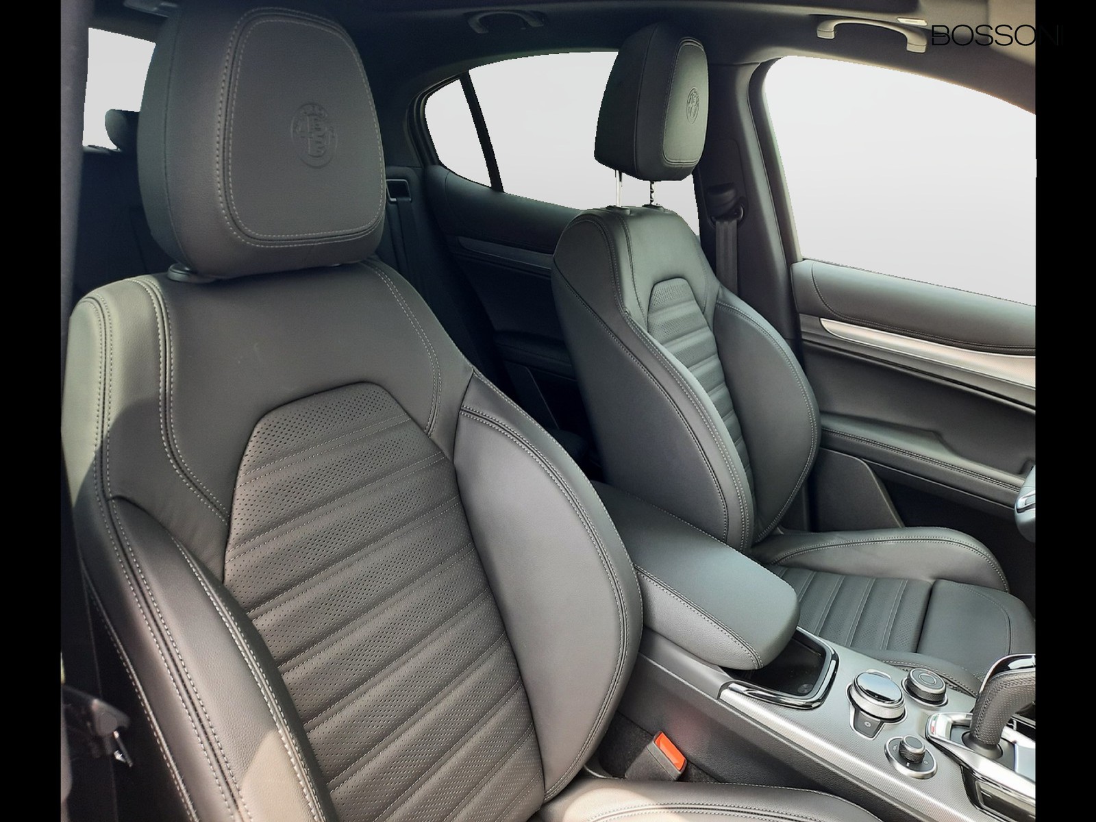 24 - Alfa Romeo Stelvio 2.2 turbo 210cv veloce q4 at8