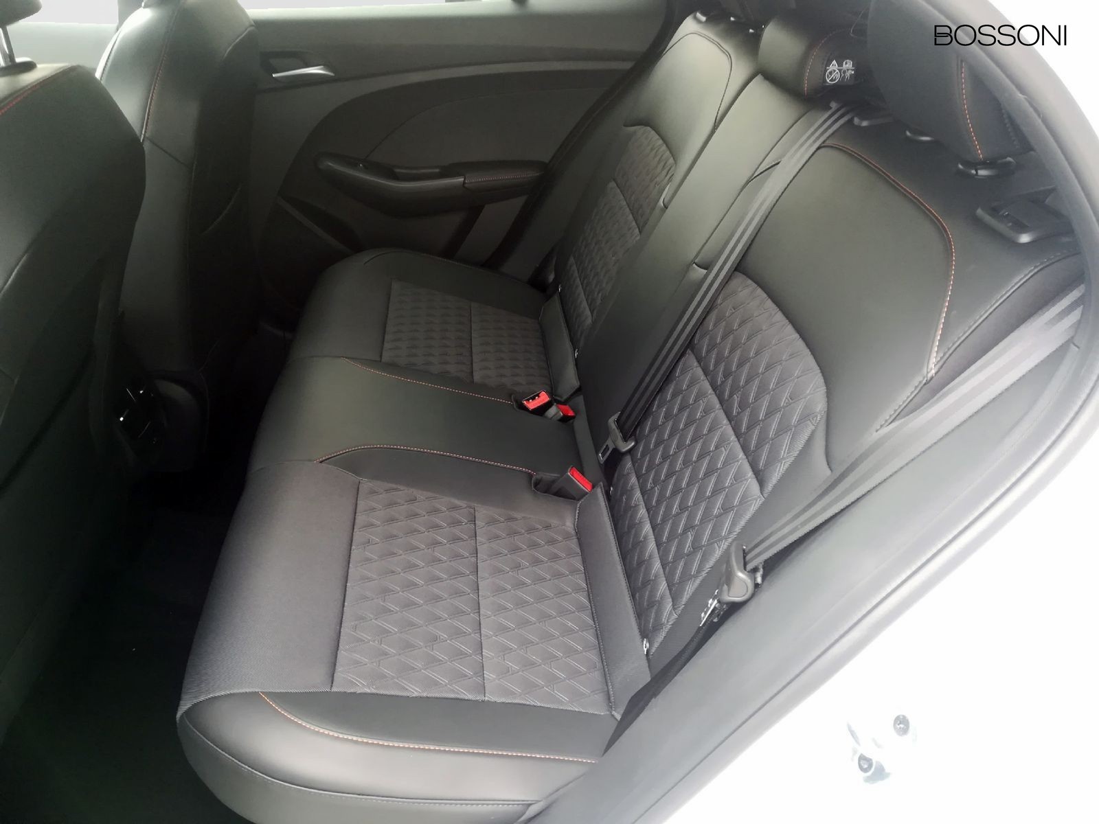 12 - Mg MG3 1.5 hybrid+ luxury