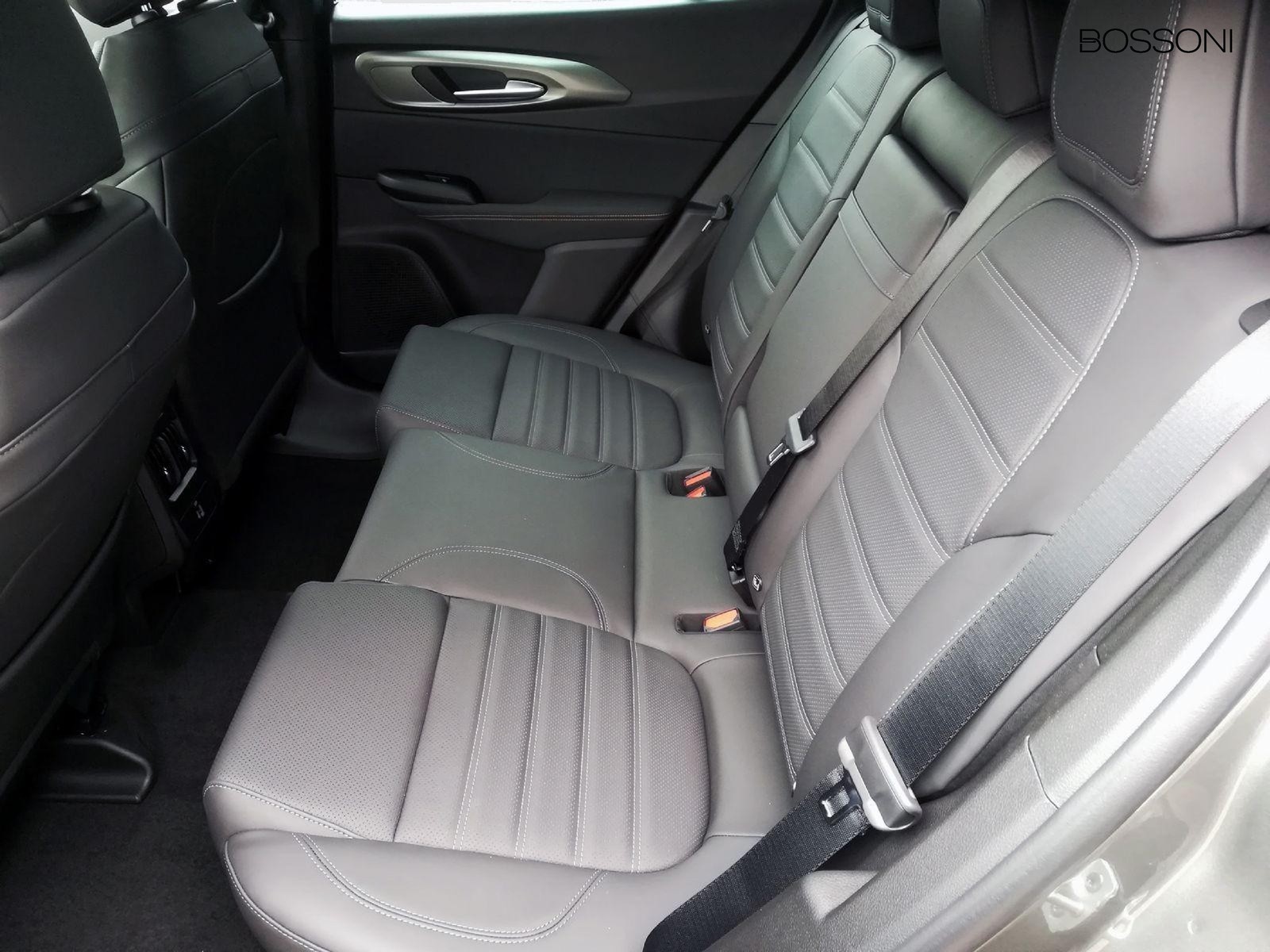 12 - Alfa Romeo Tonale 1.5 hybrid 160cv veloce tct7