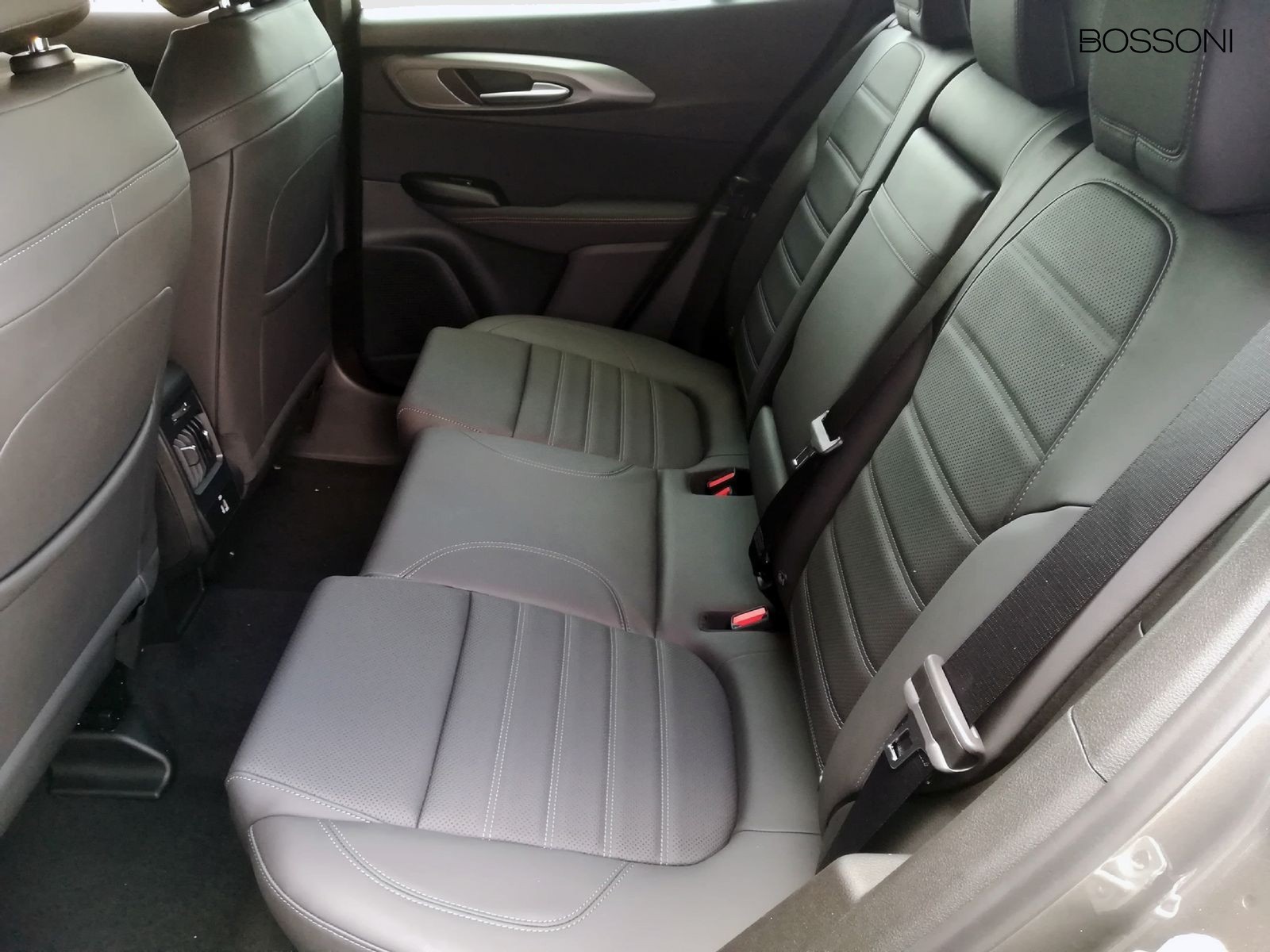 11 - Alfa Romeo Tonale 1.5 hybrid 160cv veloce tct7