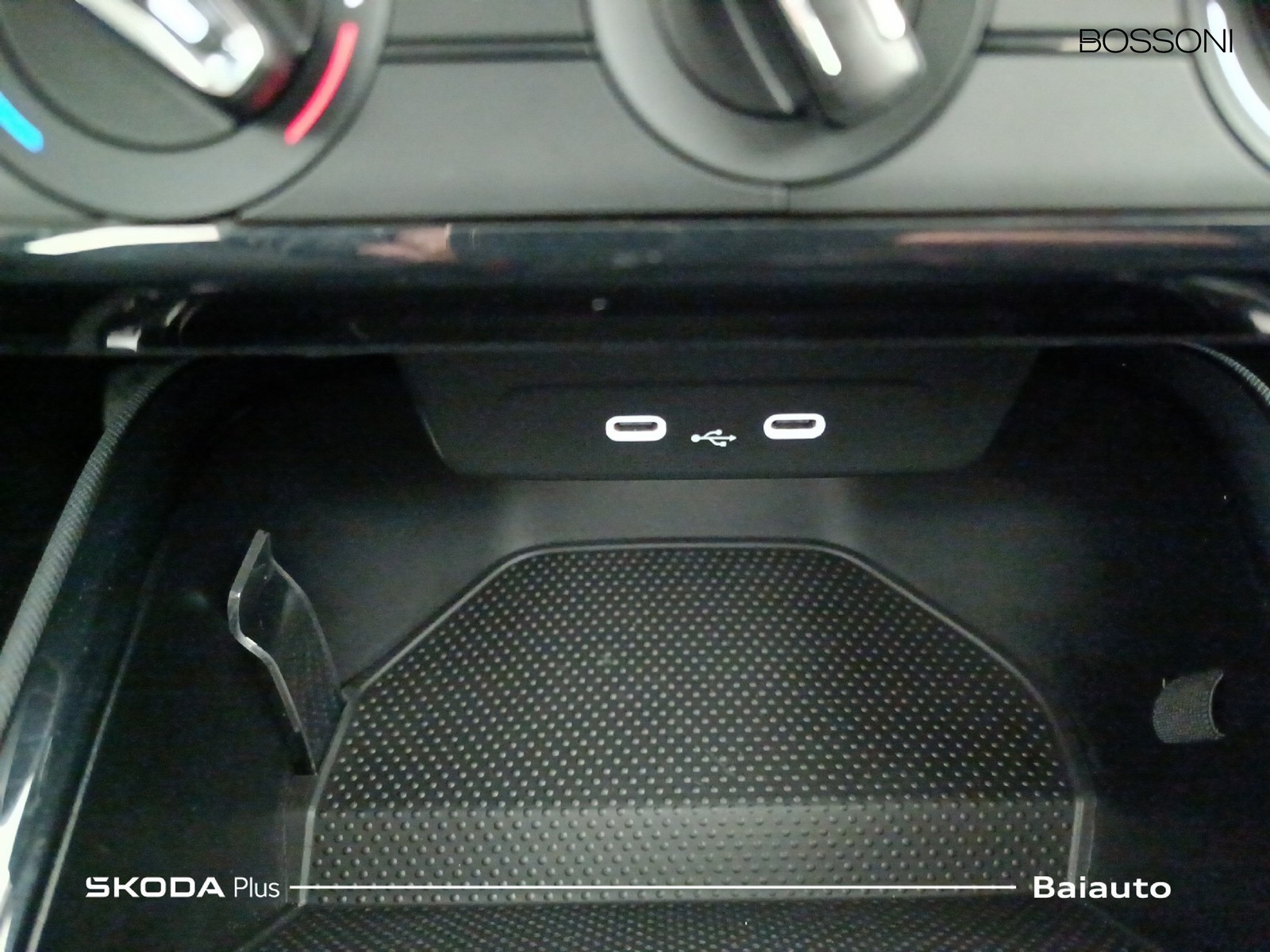 14 - Skoda Fabia 1.0 mpi 80cv selection