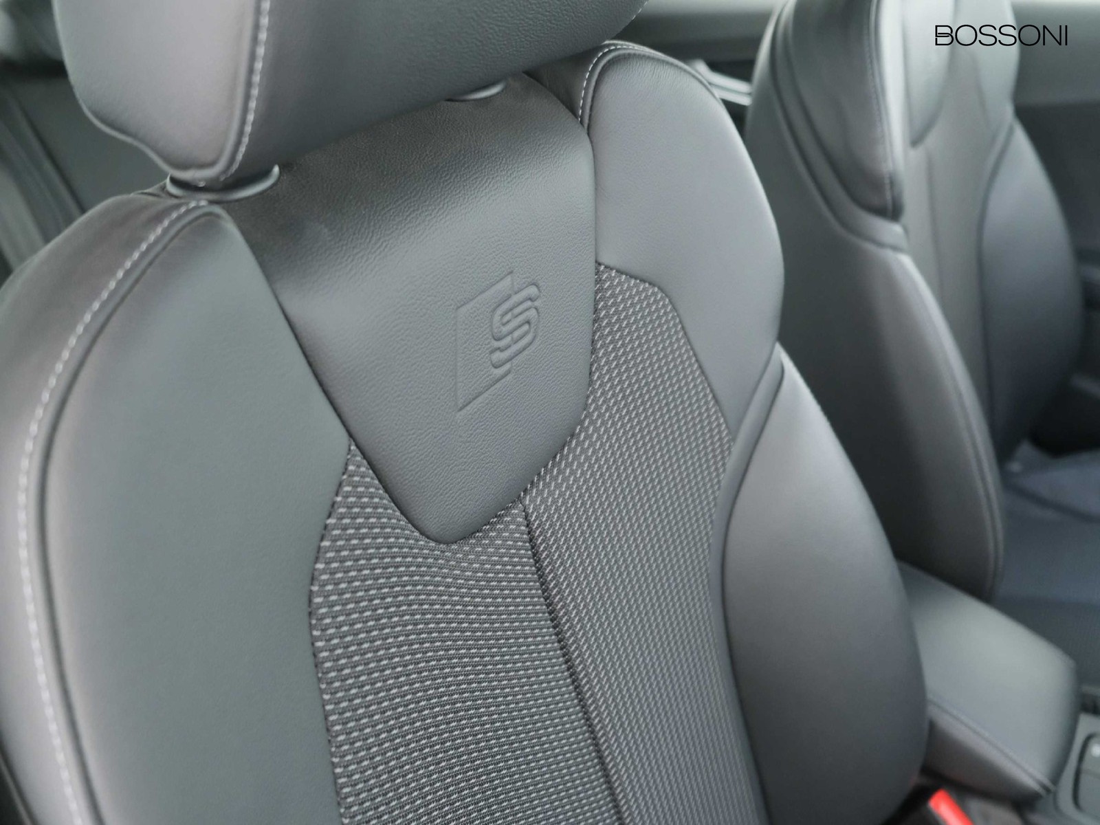 32 - Audi SQ2 s2.0 tfsi quattro s tronic