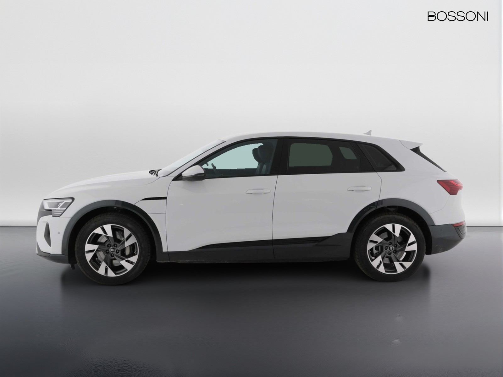 16 - Audi Q8 e-tron 50 business advanced quattro