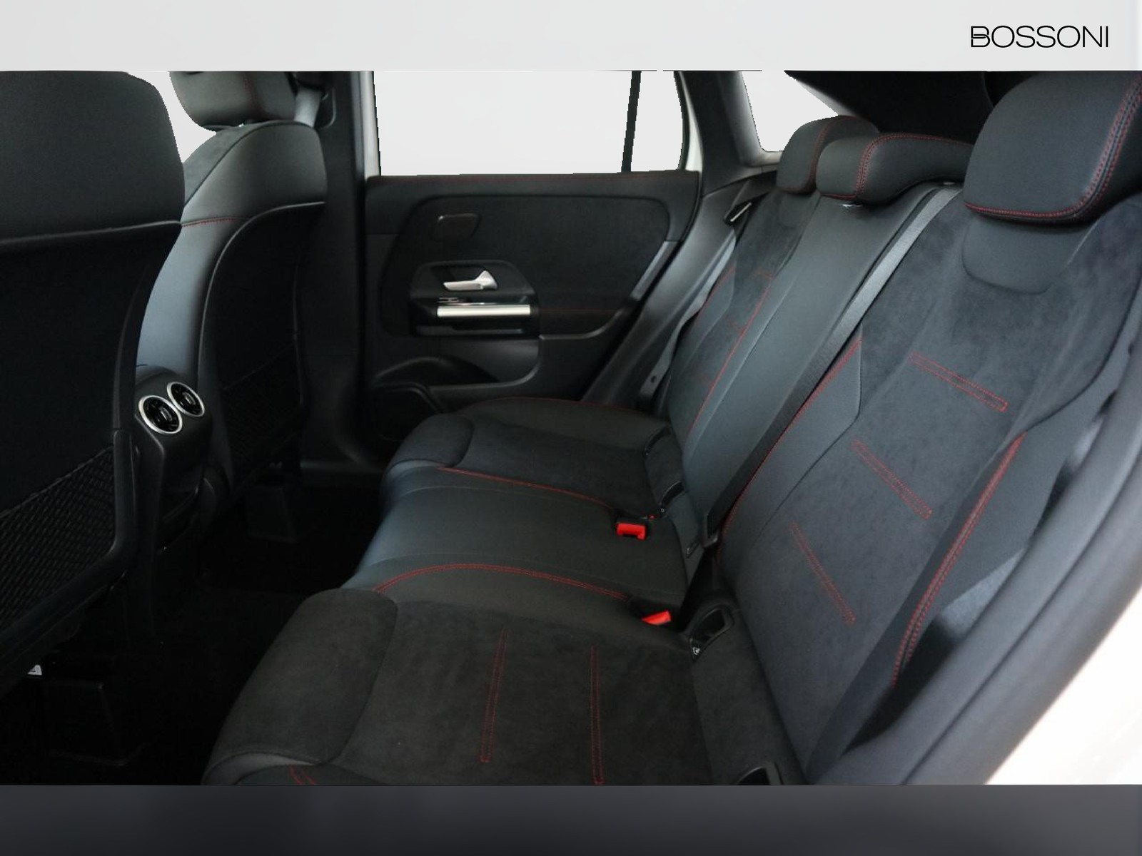 8 - Mercedes GLA 200 d amg line premium 4matic 8g-dct