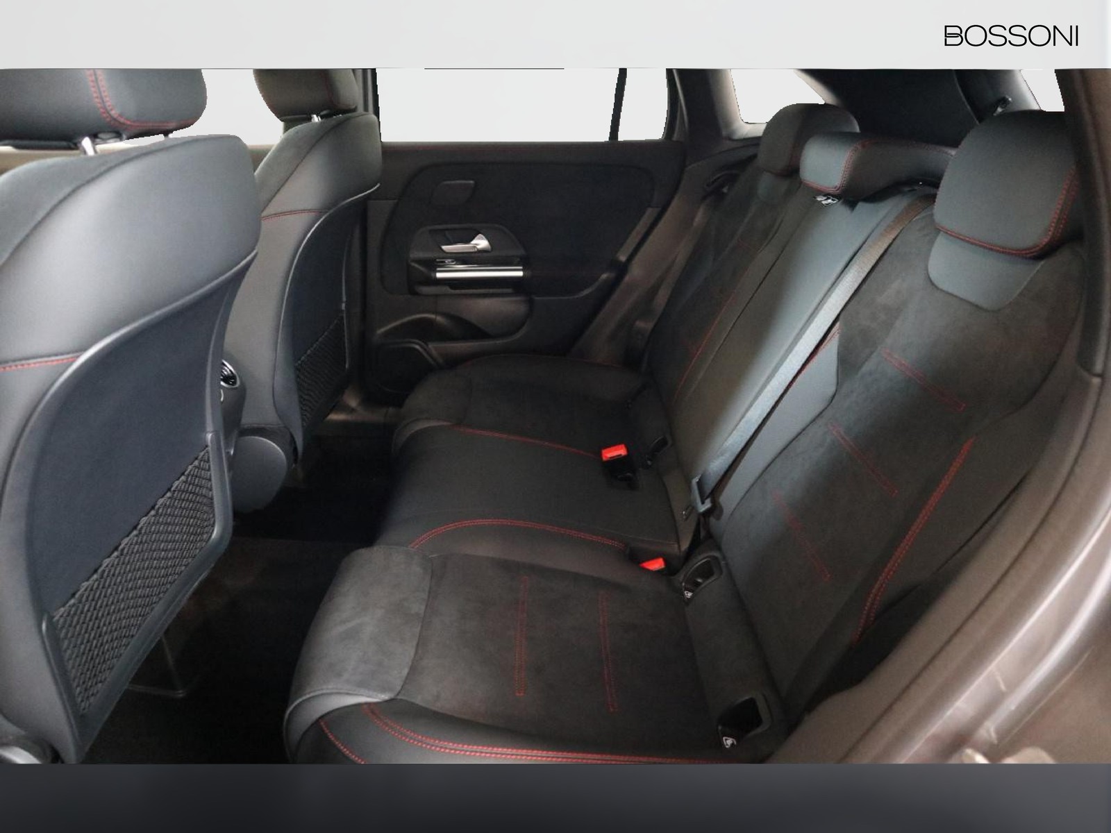 8 - Mercedes GLA 200 d amg line premium 8g-dct