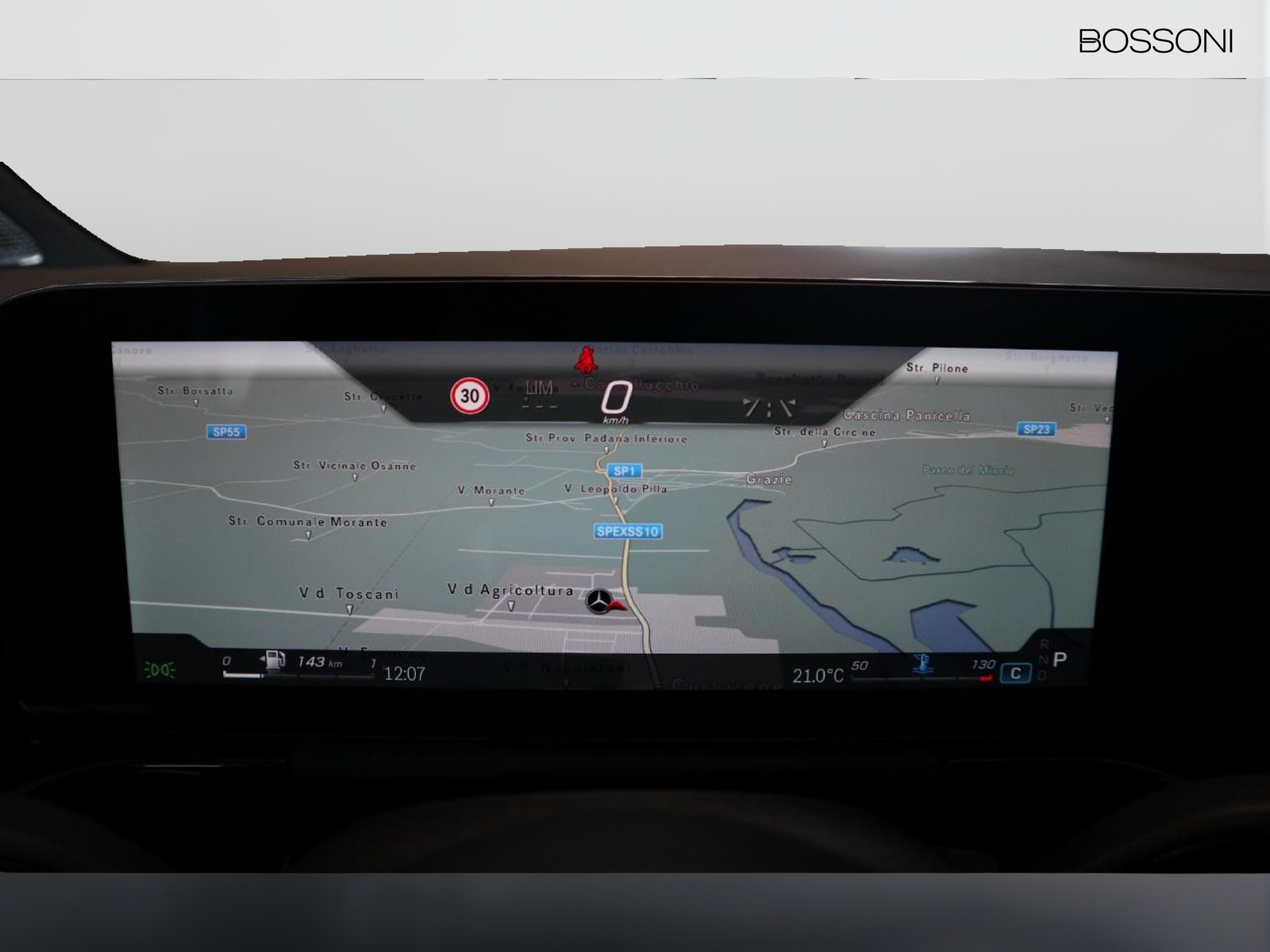 16 - Mercedes GLA 200 d amg line premium 8g-dct