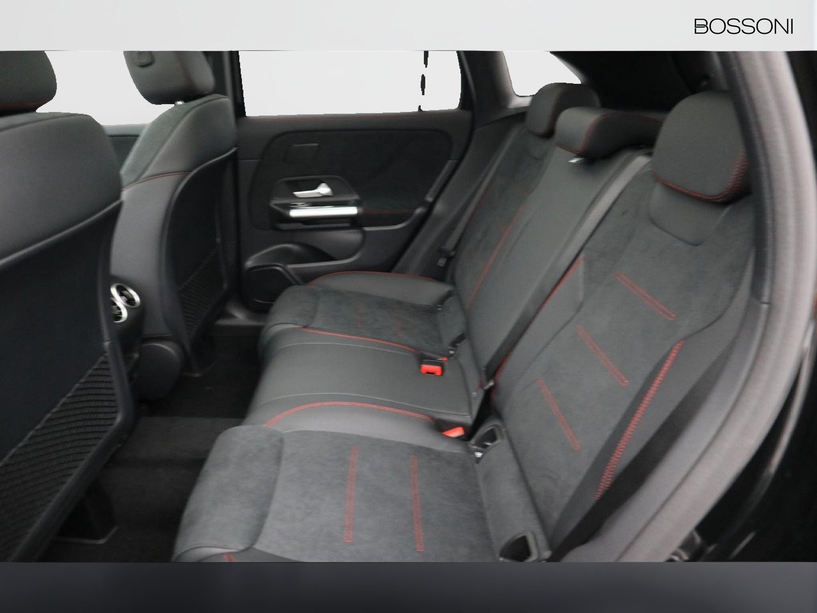 8 - Mercedes GLA 200 d amg line premium 4matic 8g-dct