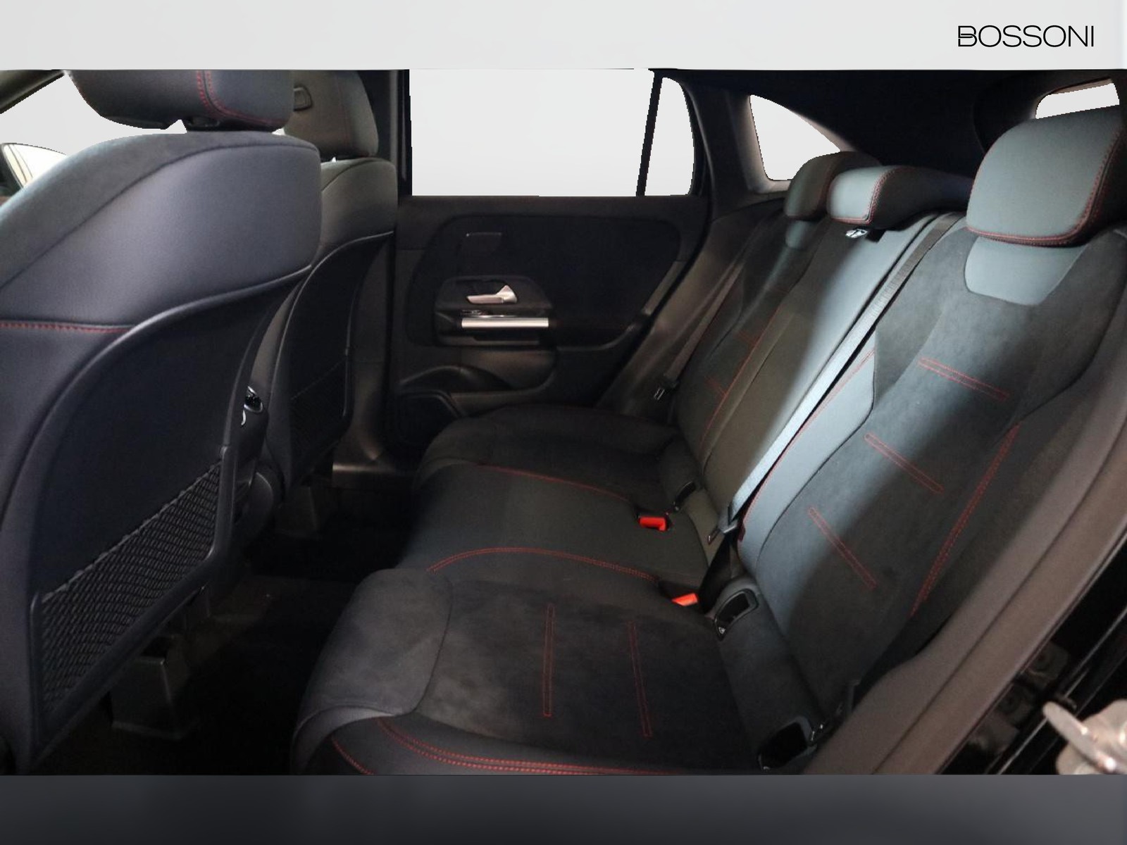 8 - Mercedes GLA 200 d amg line premium 4matic 8g-dct