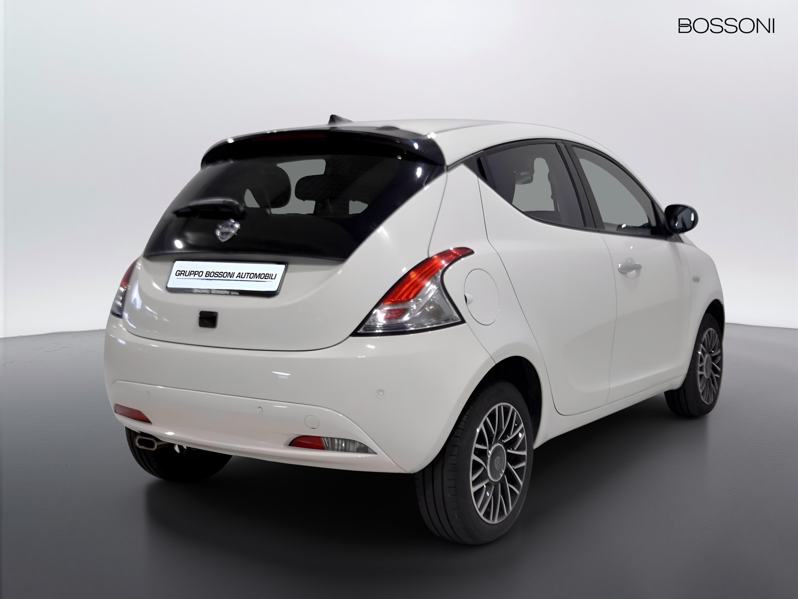 3 - Lancia Ypsilon 1.0 firefly hybrid 70cv platino s&s