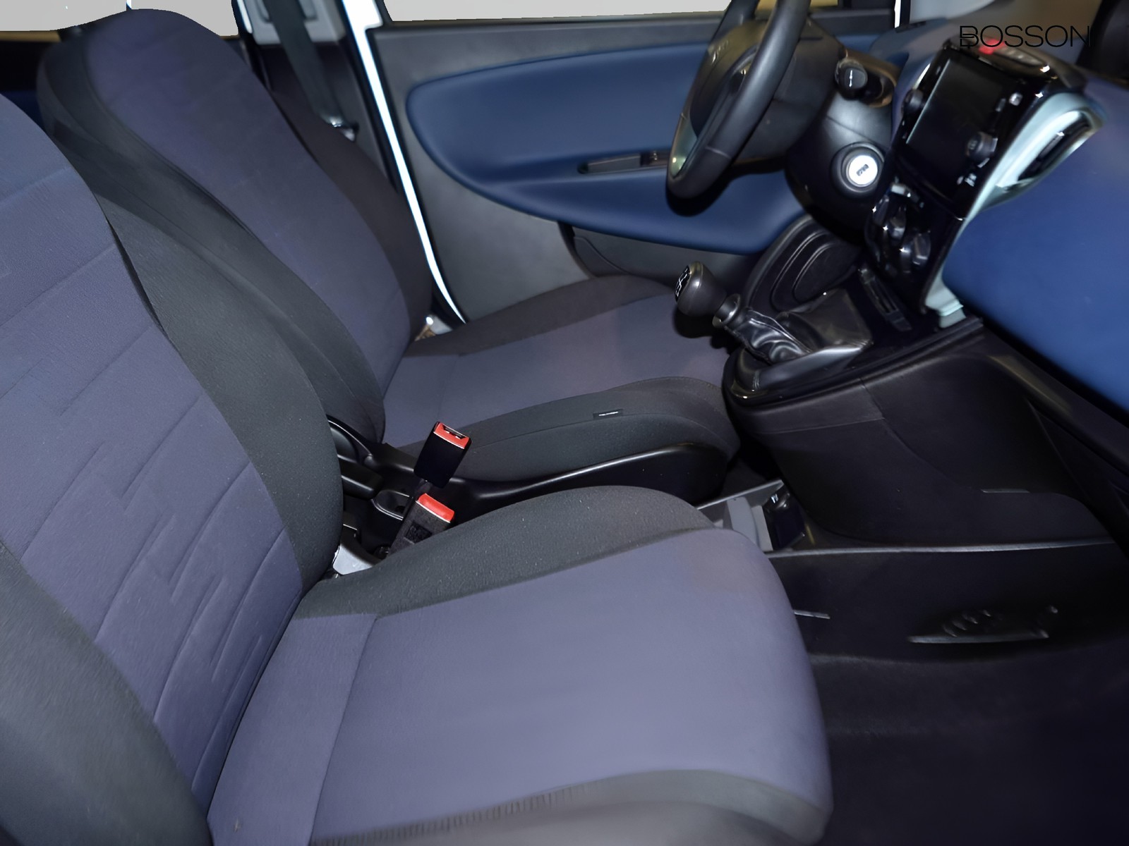 5 - Lancia Ypsilon 1.0 firefly hybrid 70cv platino s&s