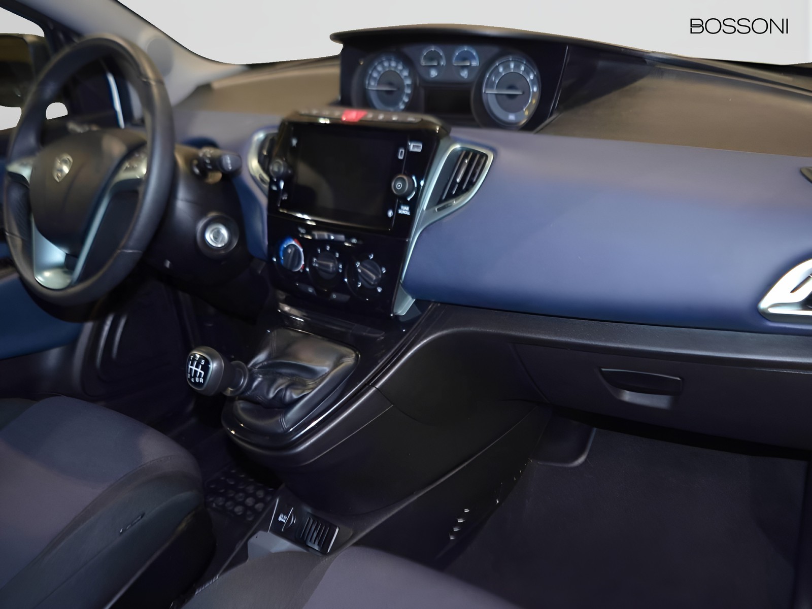 8 - Lancia Ypsilon 1.0 firefly hybrid 70cv platino s&s
